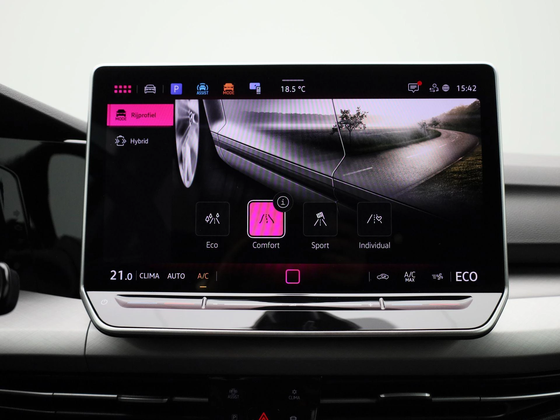 Volkswagen-Golf-image-25