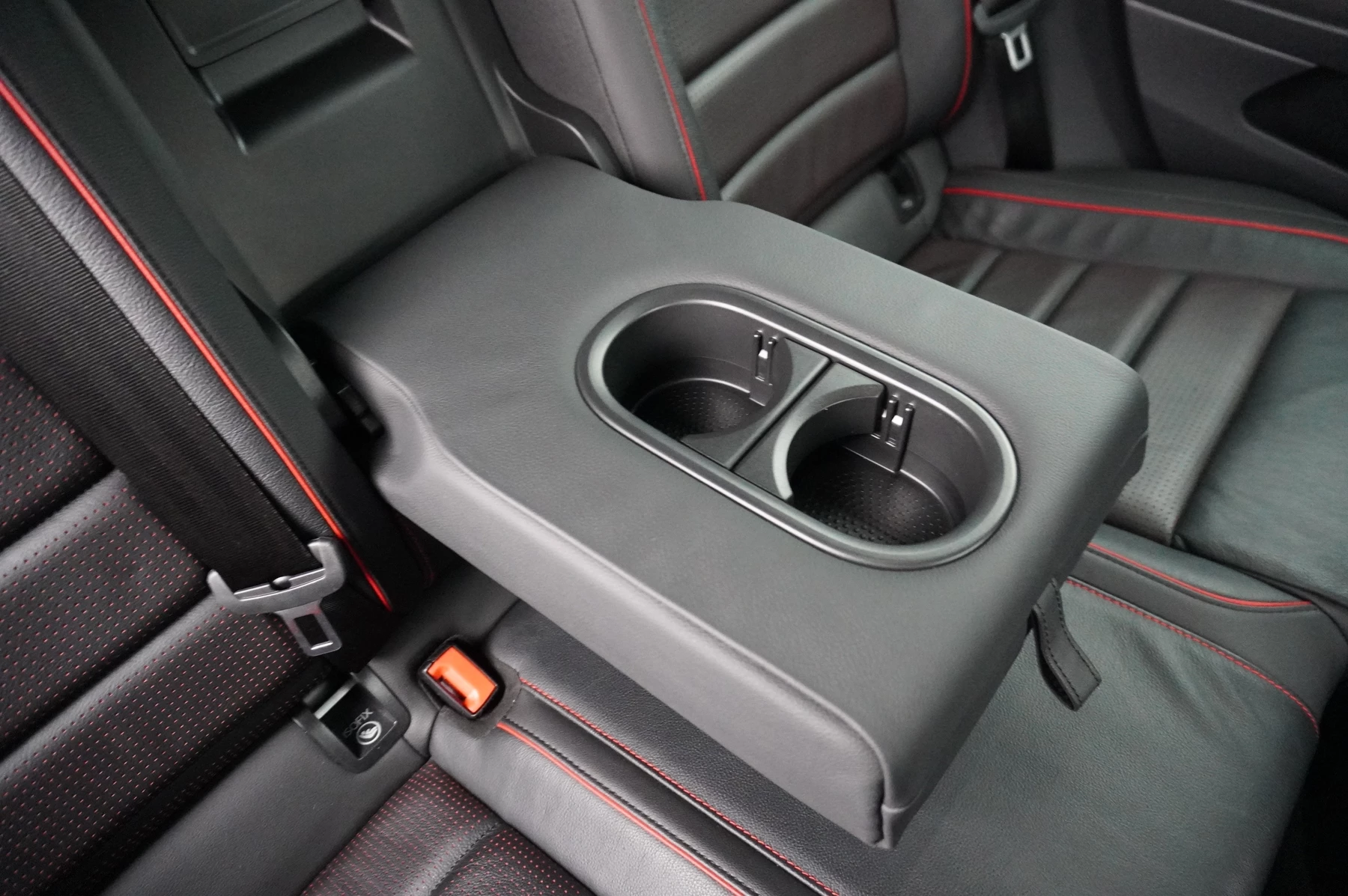 Volkswagen-Golf-image-9