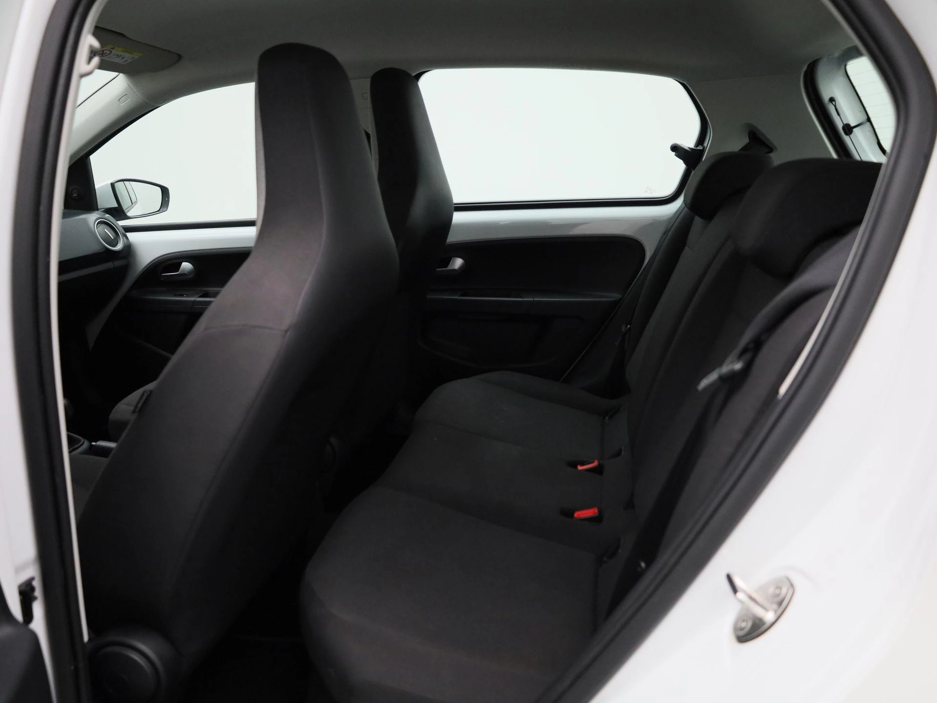 Volkswagen-up!-image-10