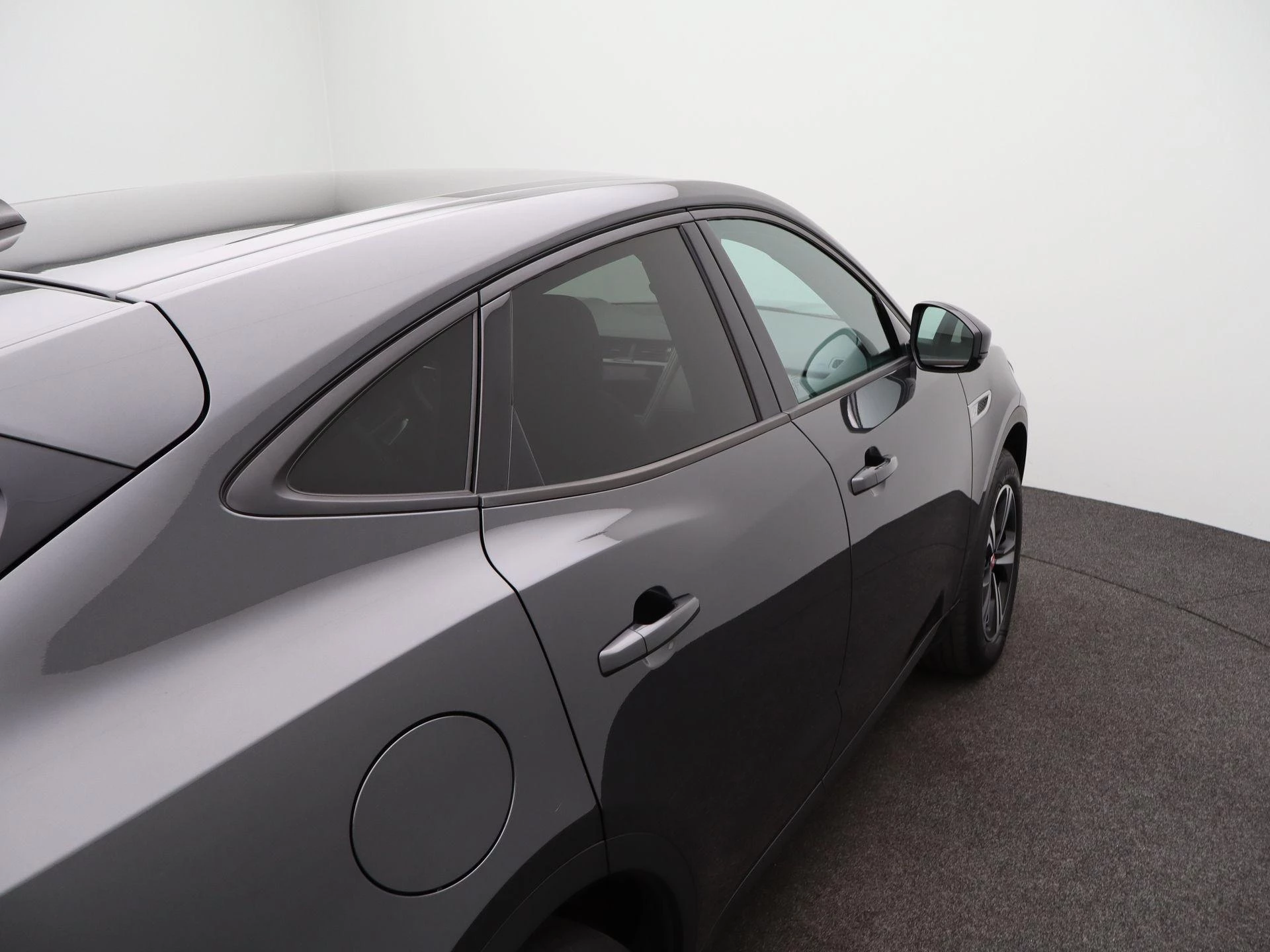 Jaguar-E-PACE-image-46