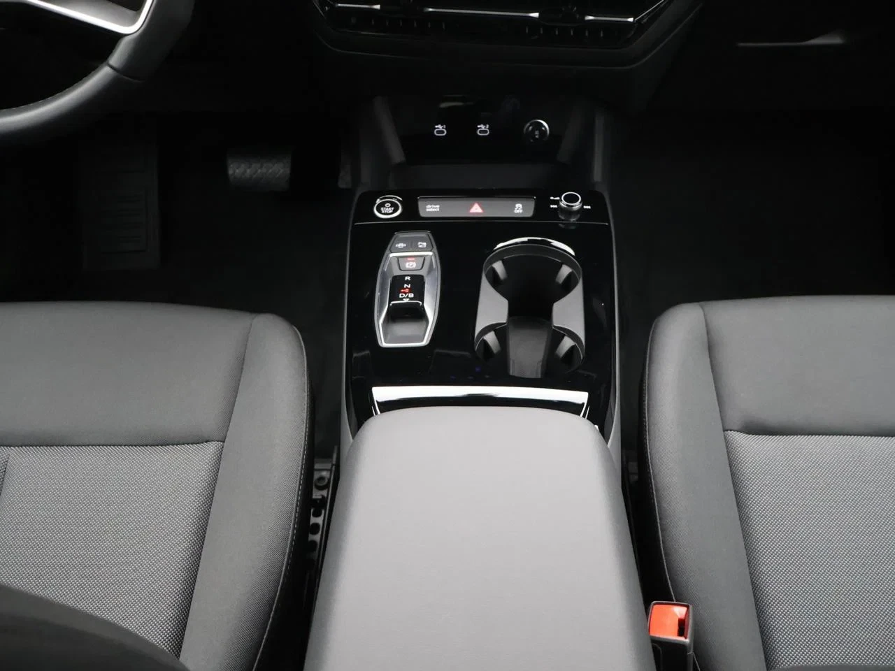 Audi-Q6 e-tron-image-7