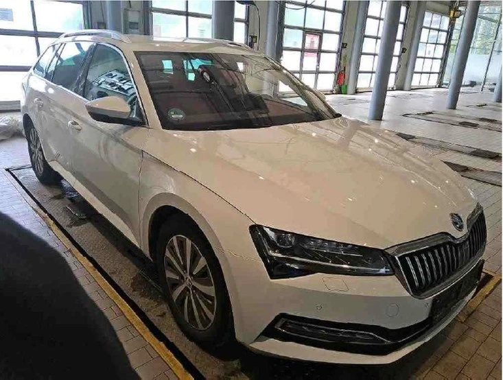 Škoda Superb Combi 2.0 TDI DSG Style AHK, Navi