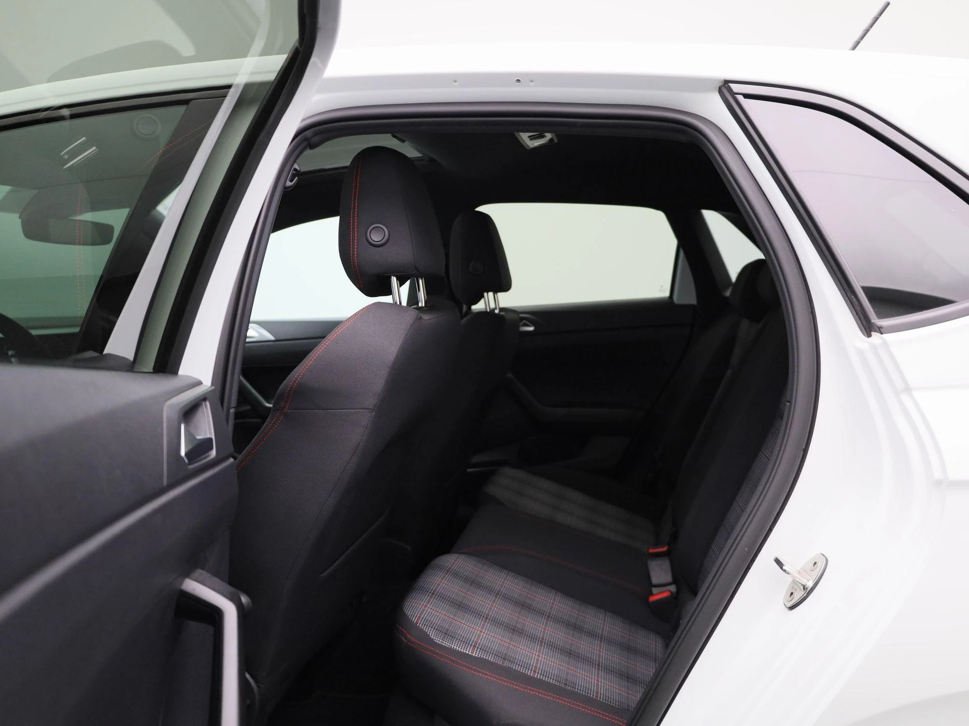 Volkswagen-Polo-image-9