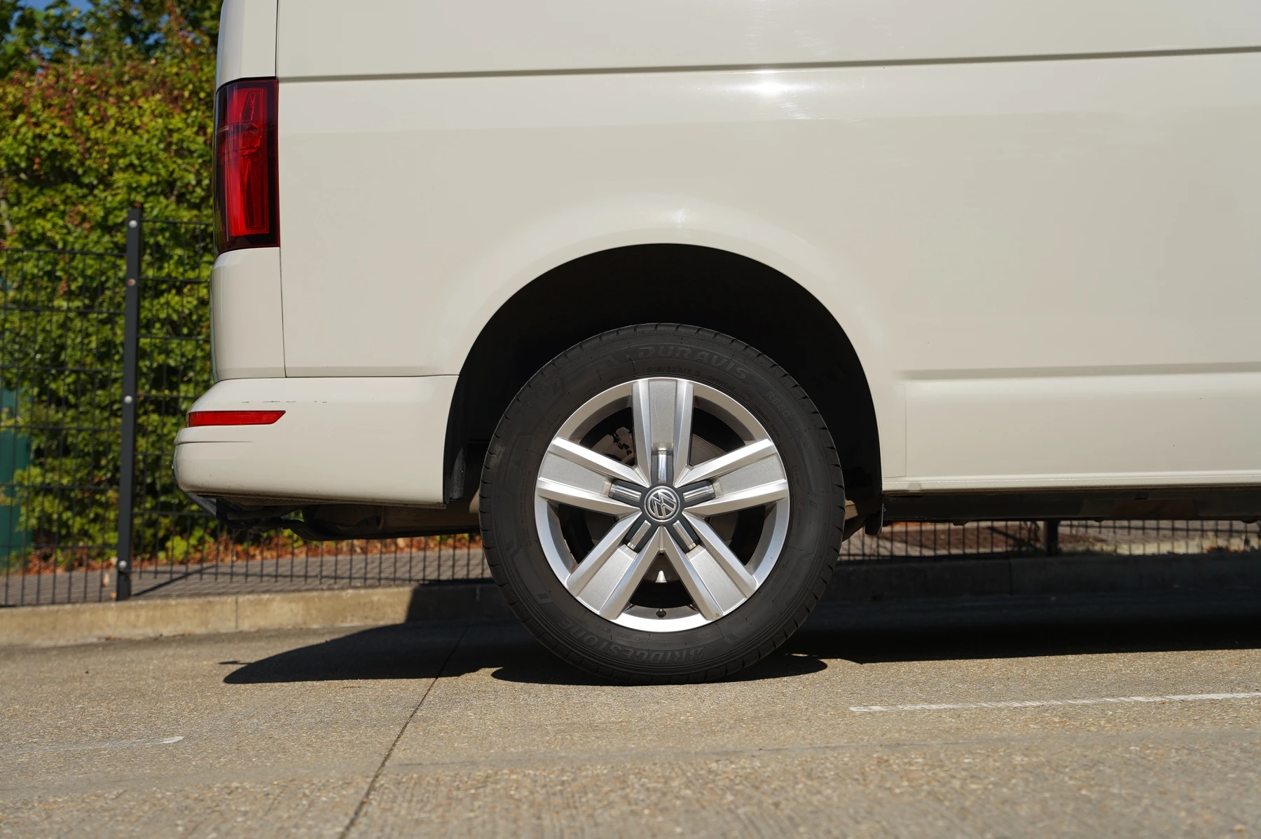 Volkswagen-Transporter-image-30