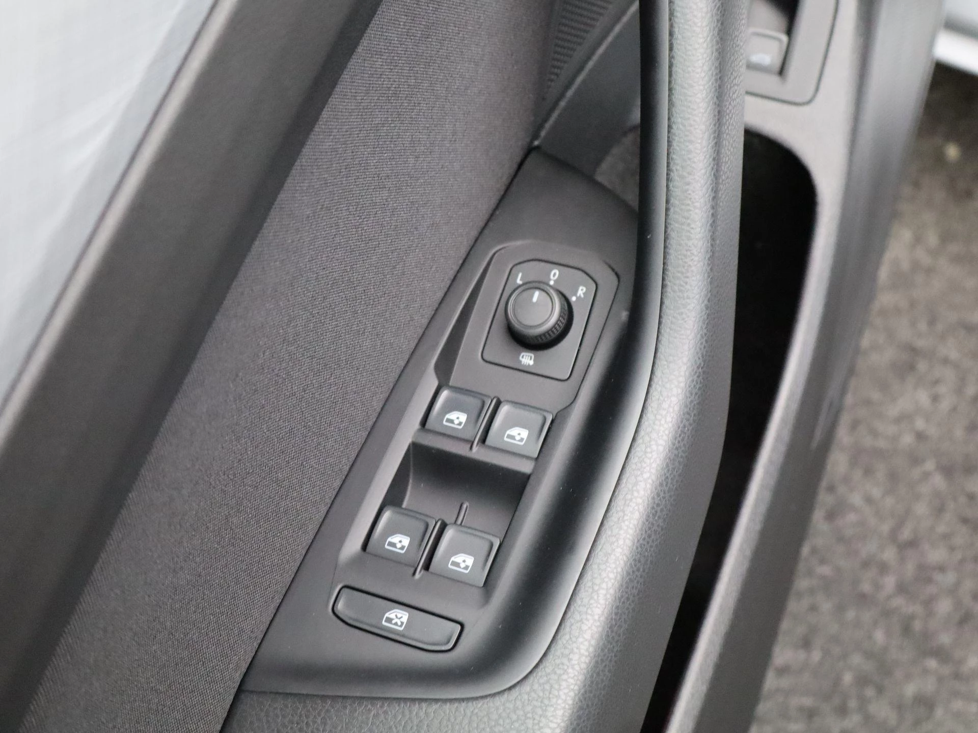 Volkswagen-Passat-image-23