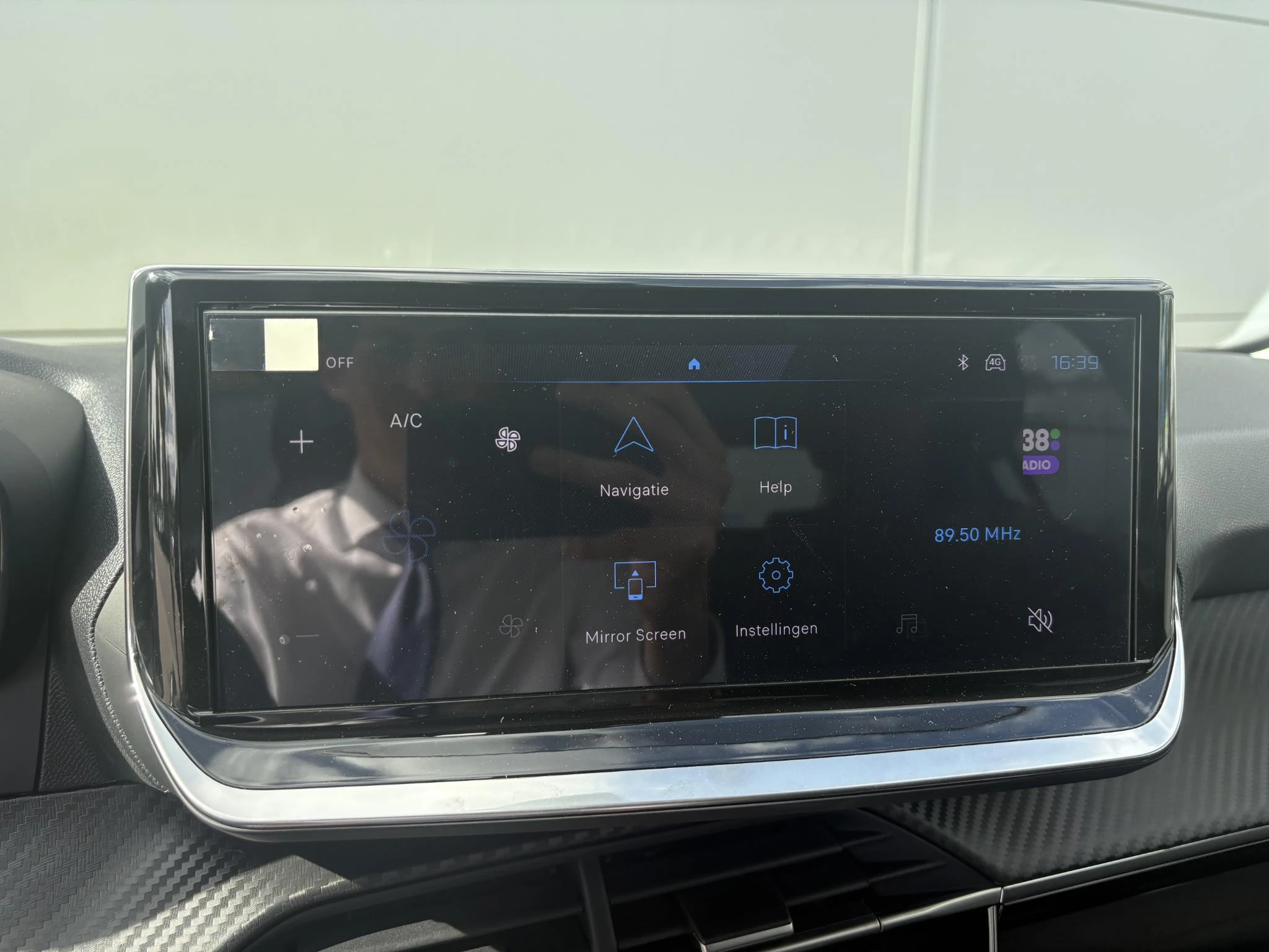 Peugeot-208-image-16