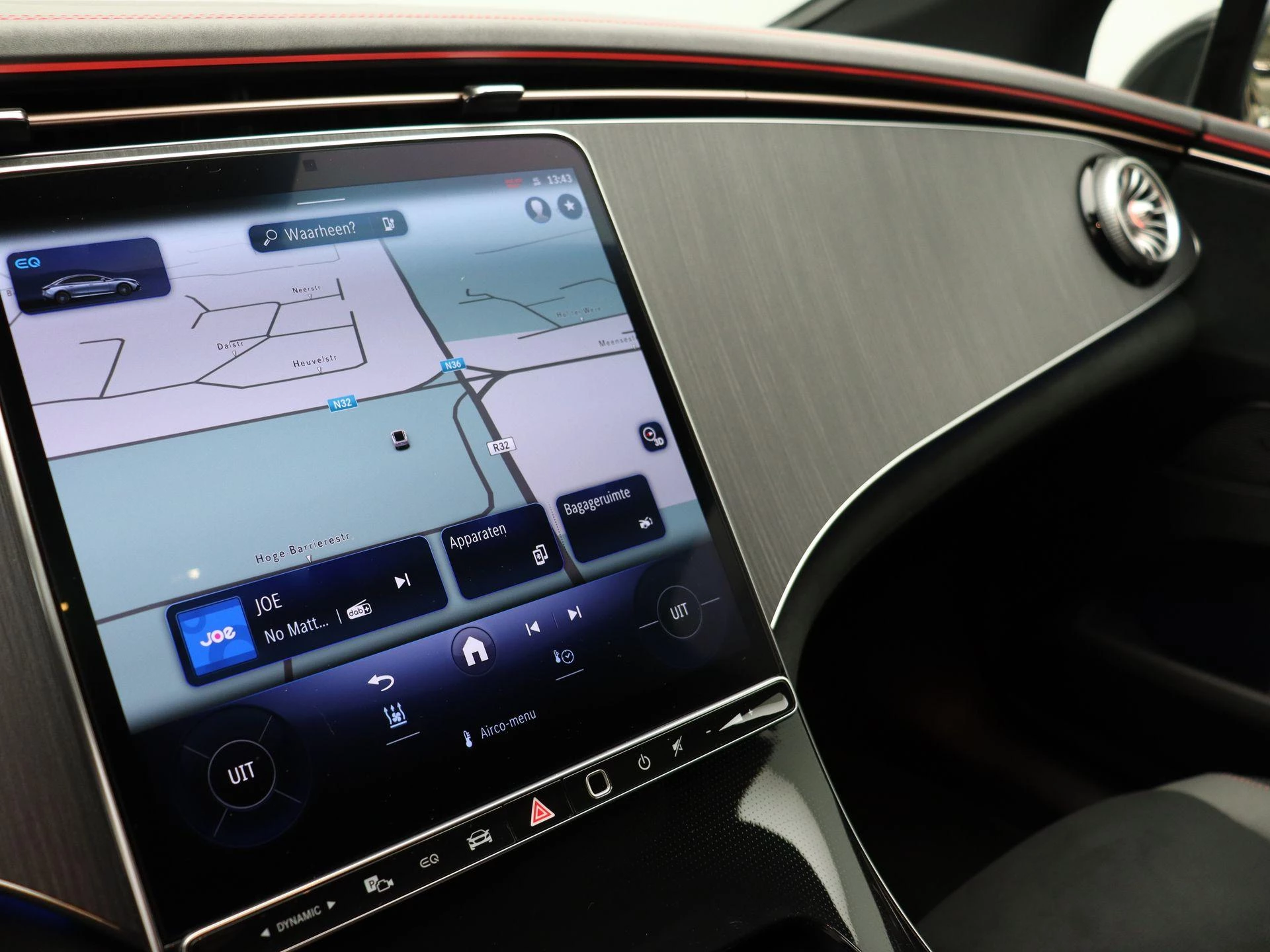 Mercedes-Benz-EQE-image-11