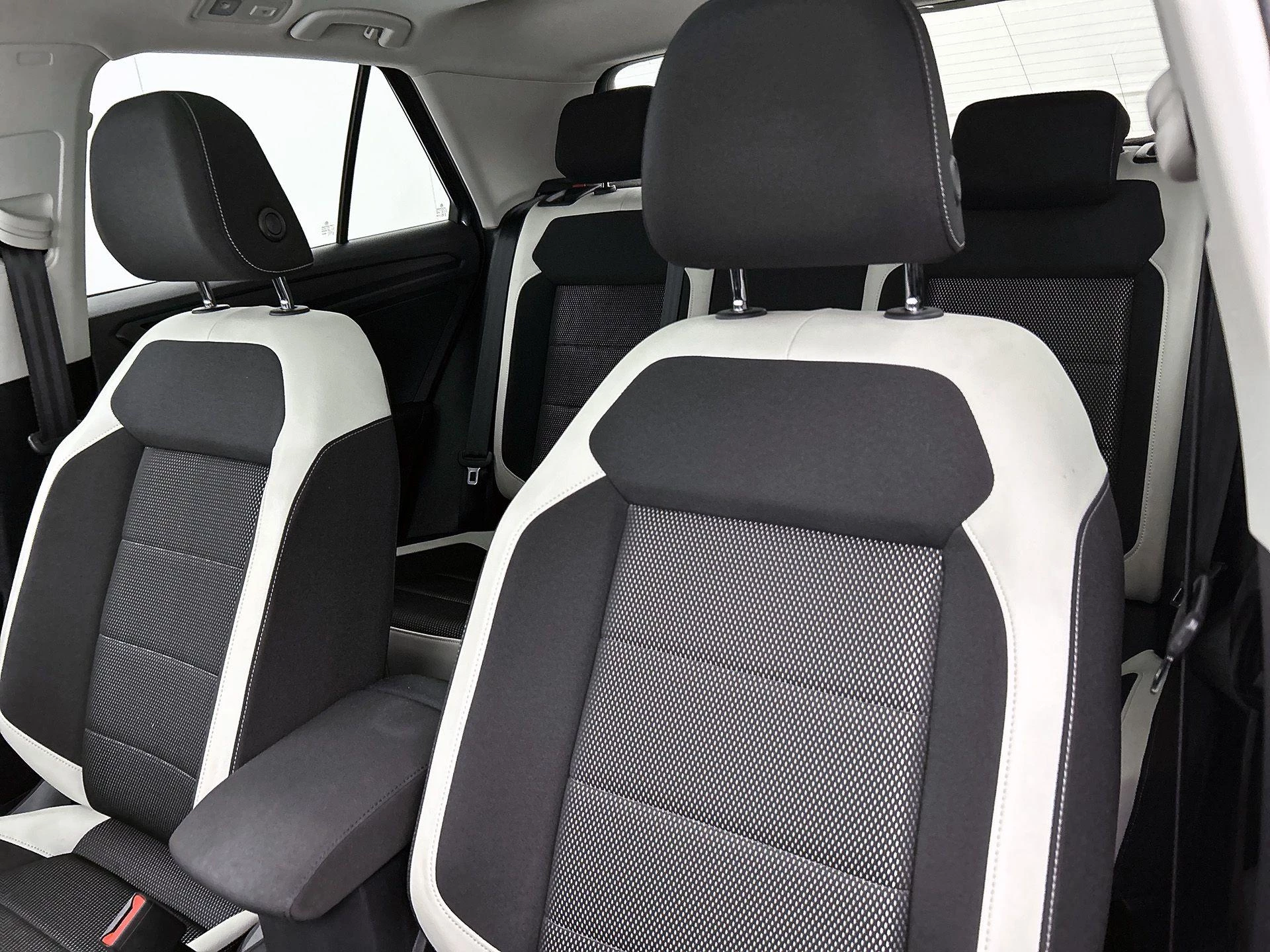 Volkswagen-T-Roc-image-11