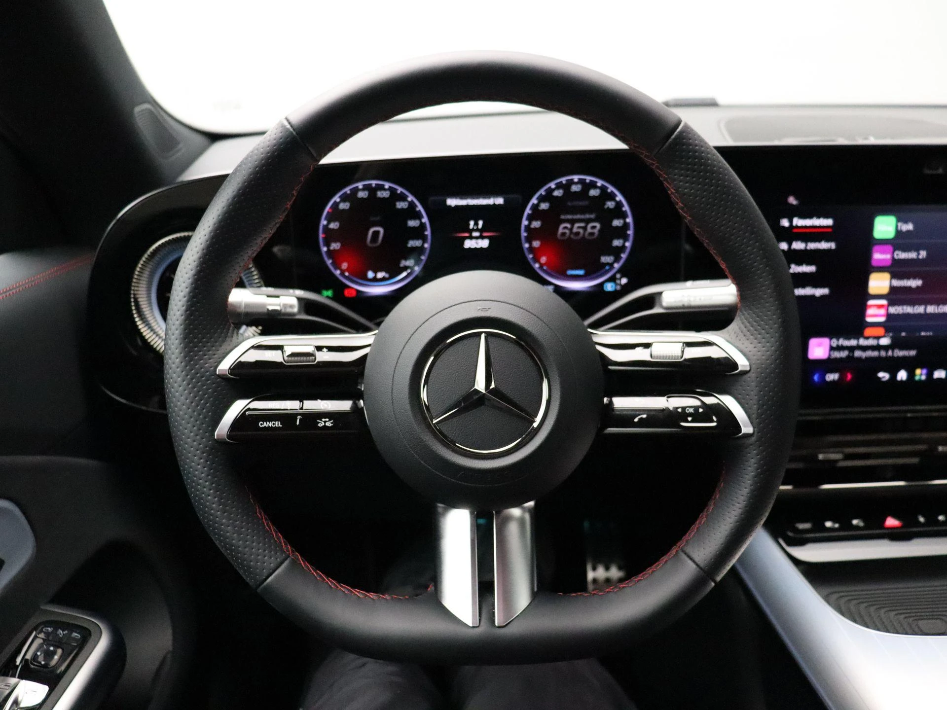 Mercedes-Benz-CLA-image-13