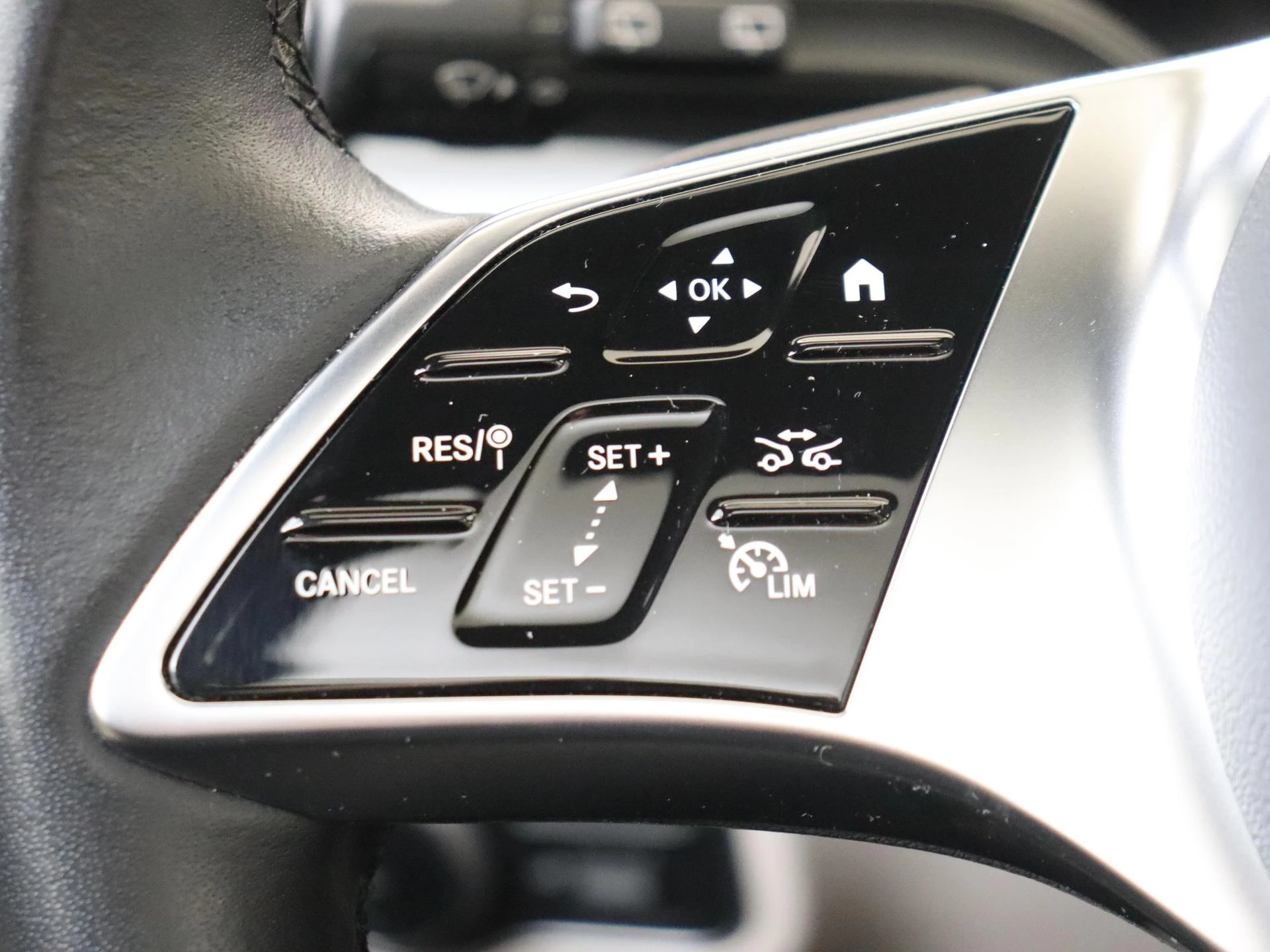 Mercedes-Benz-B-Klasse-image-13