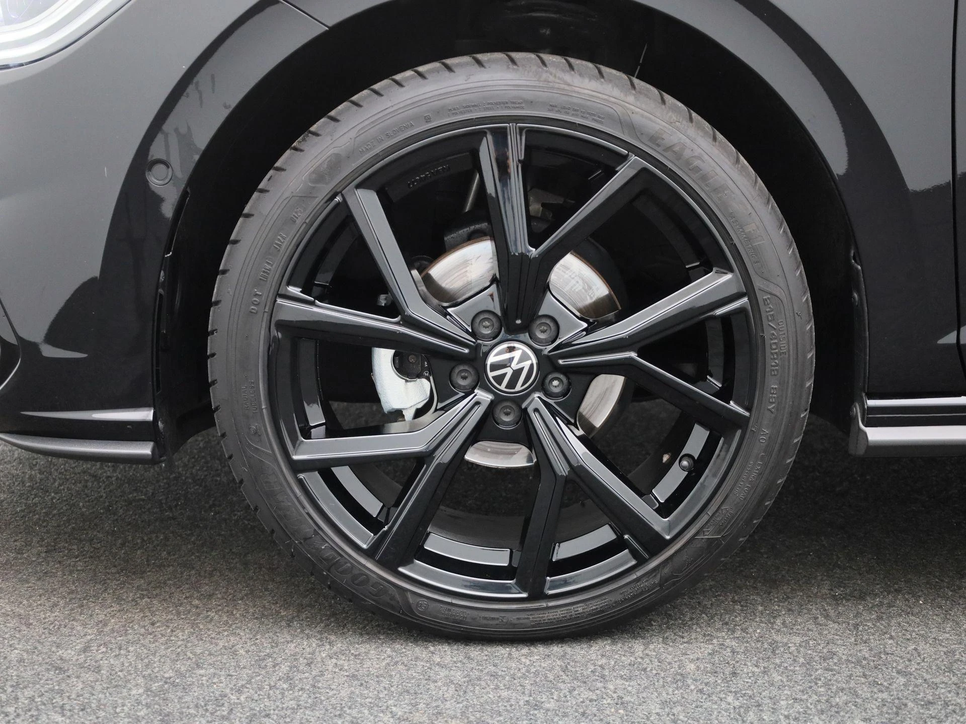 Volkswagen-Polo-image-12