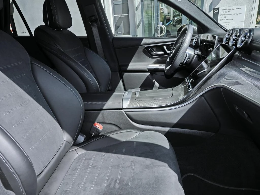 Mercedes-Benz-GLC 300 d-image-12