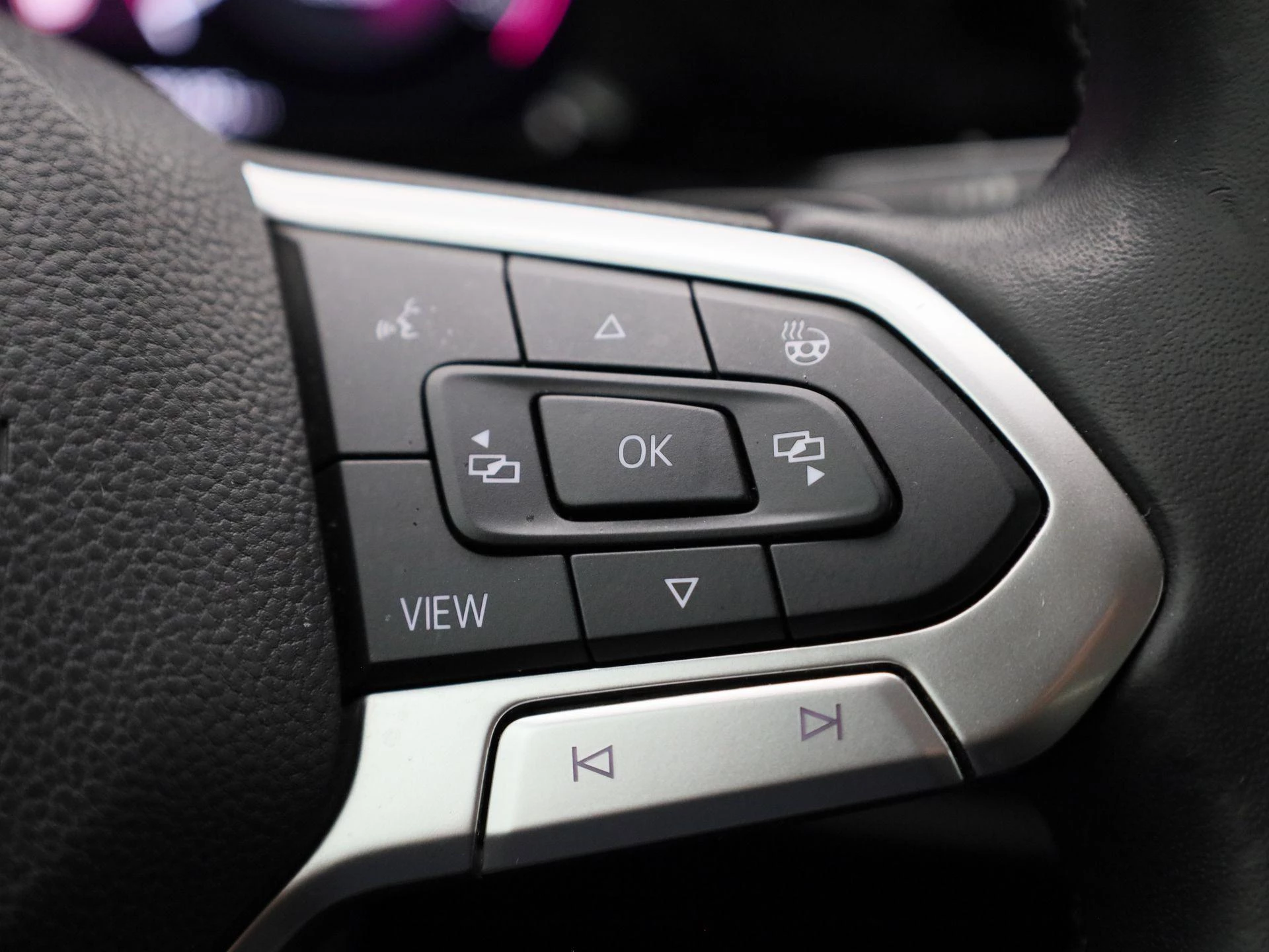 Volkswagen-Golf-image-23