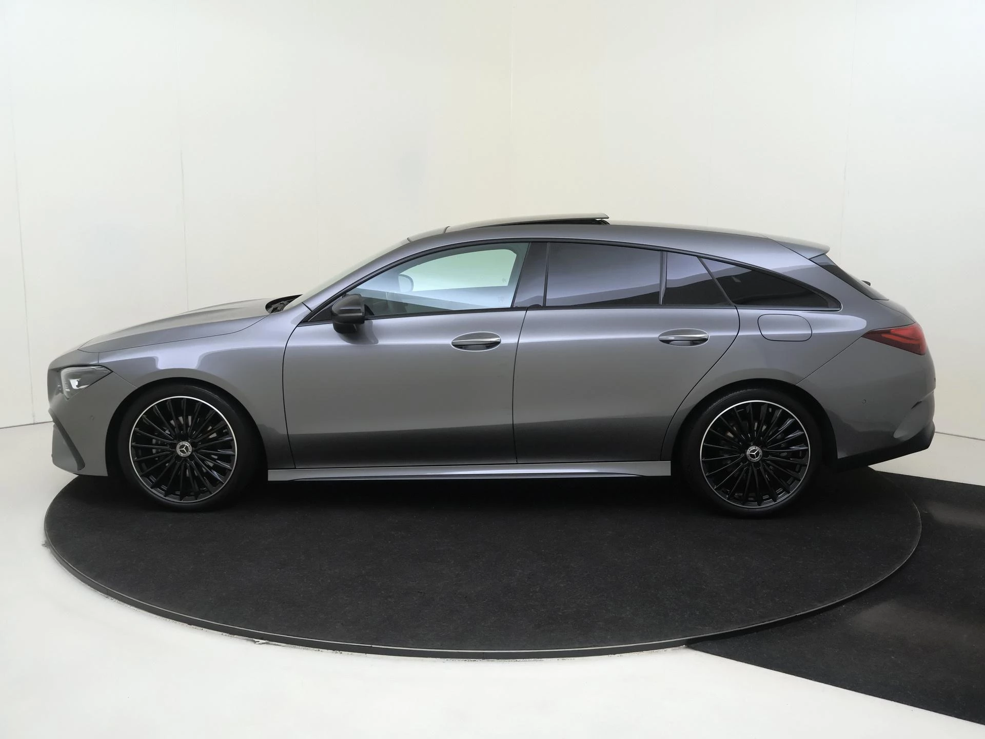 Mercedes-Benz-CLA-image-7