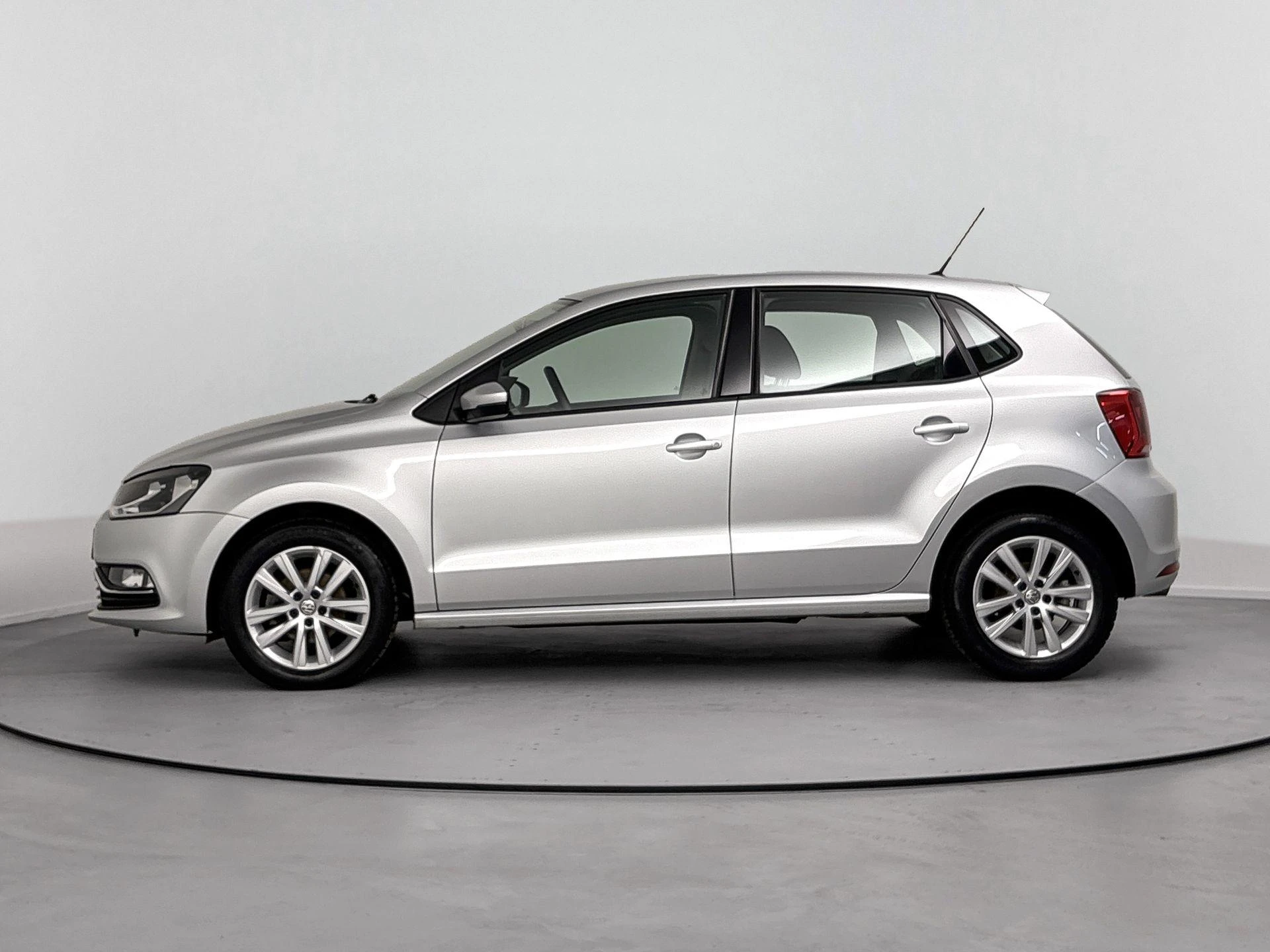 Volkswagen-Polo-image-1