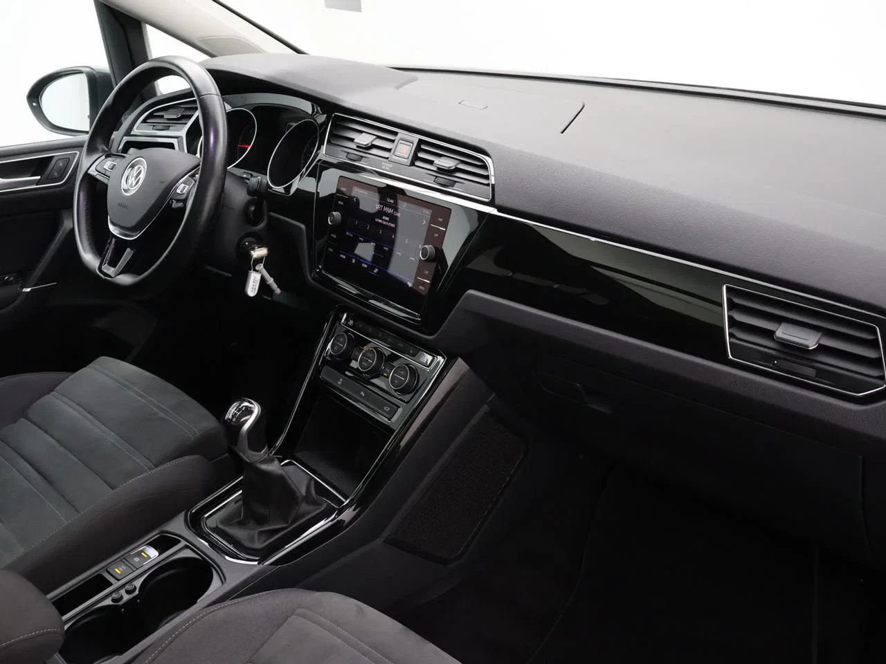 Volkswagen-Touran-image-4