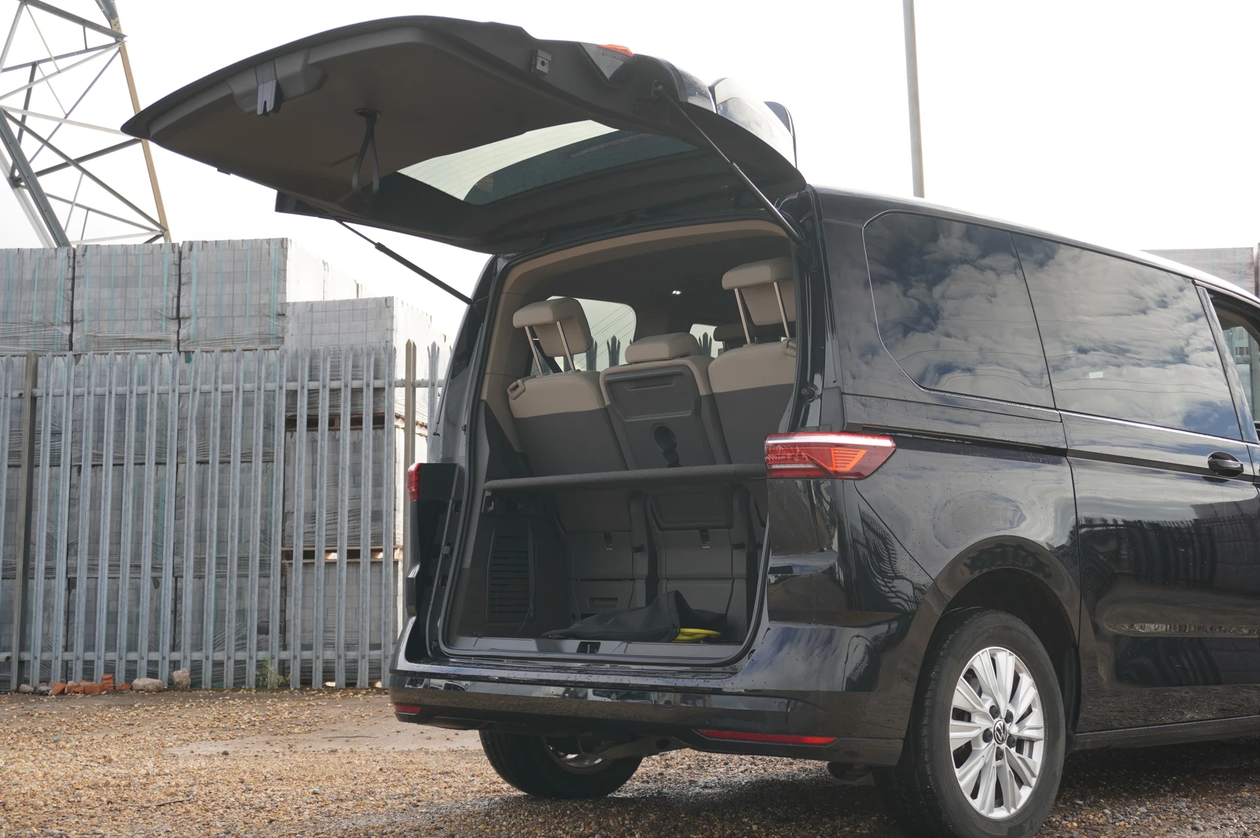 Volkswagen-Multivan-image-41