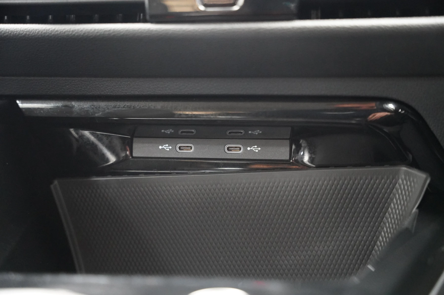 Volkswagen-Golf-image-28