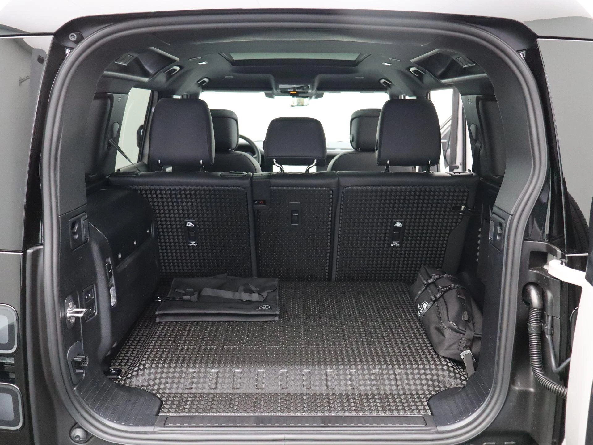 Land Rover-Defender-image-29
