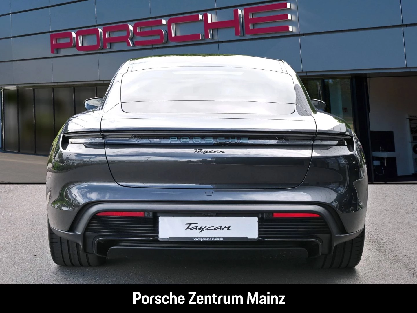 Porsche Taycan Black Edition InnoDrive HA-Lenkung HeadUp black edition