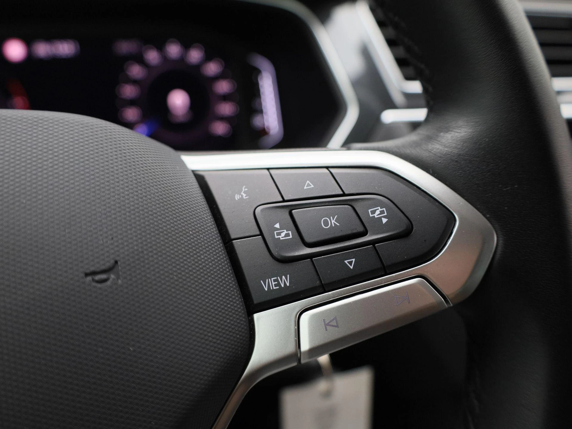 Volkswagen-Tiguan-image-23
