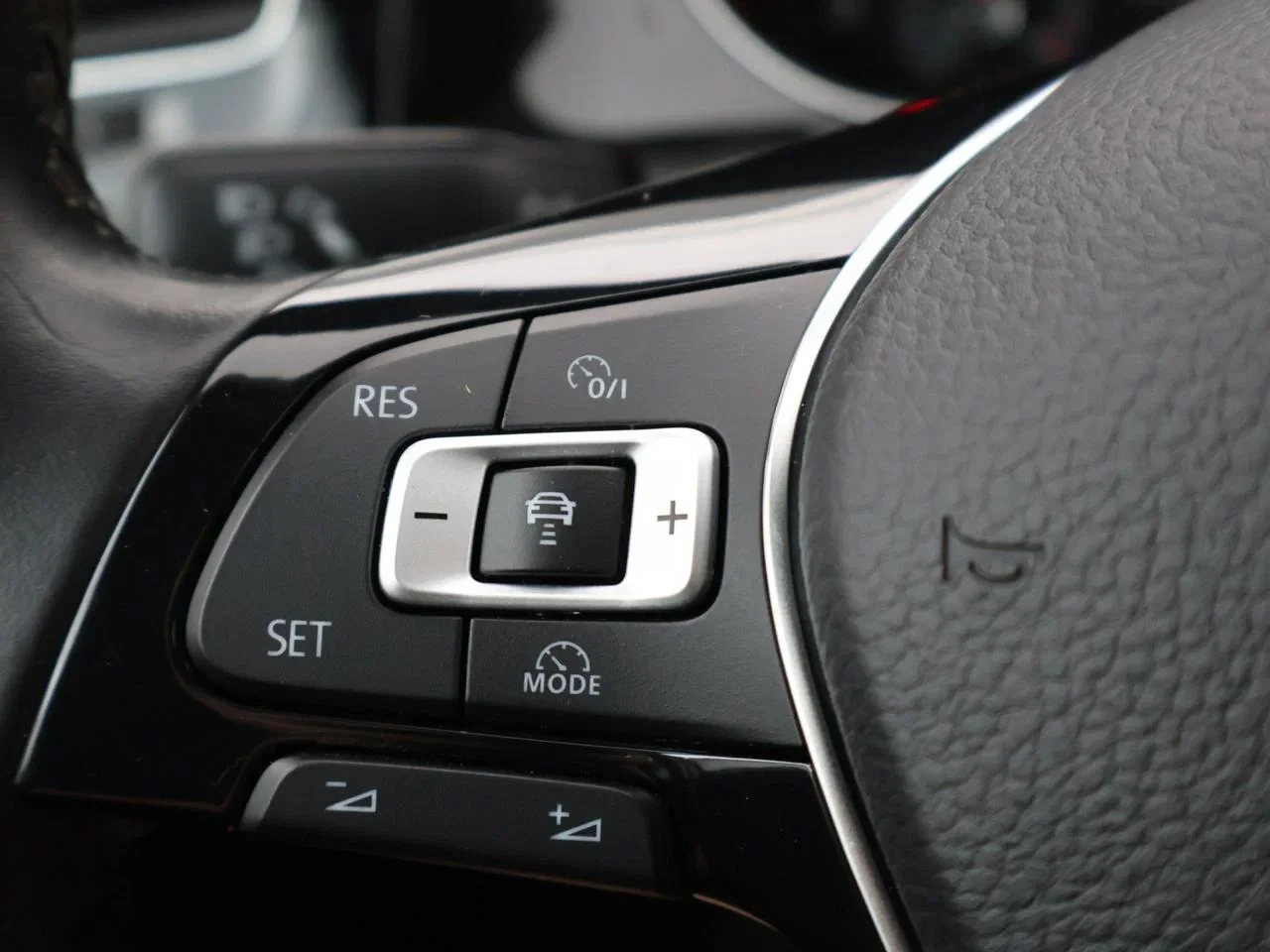 Volkswagen-Golf-image-14
