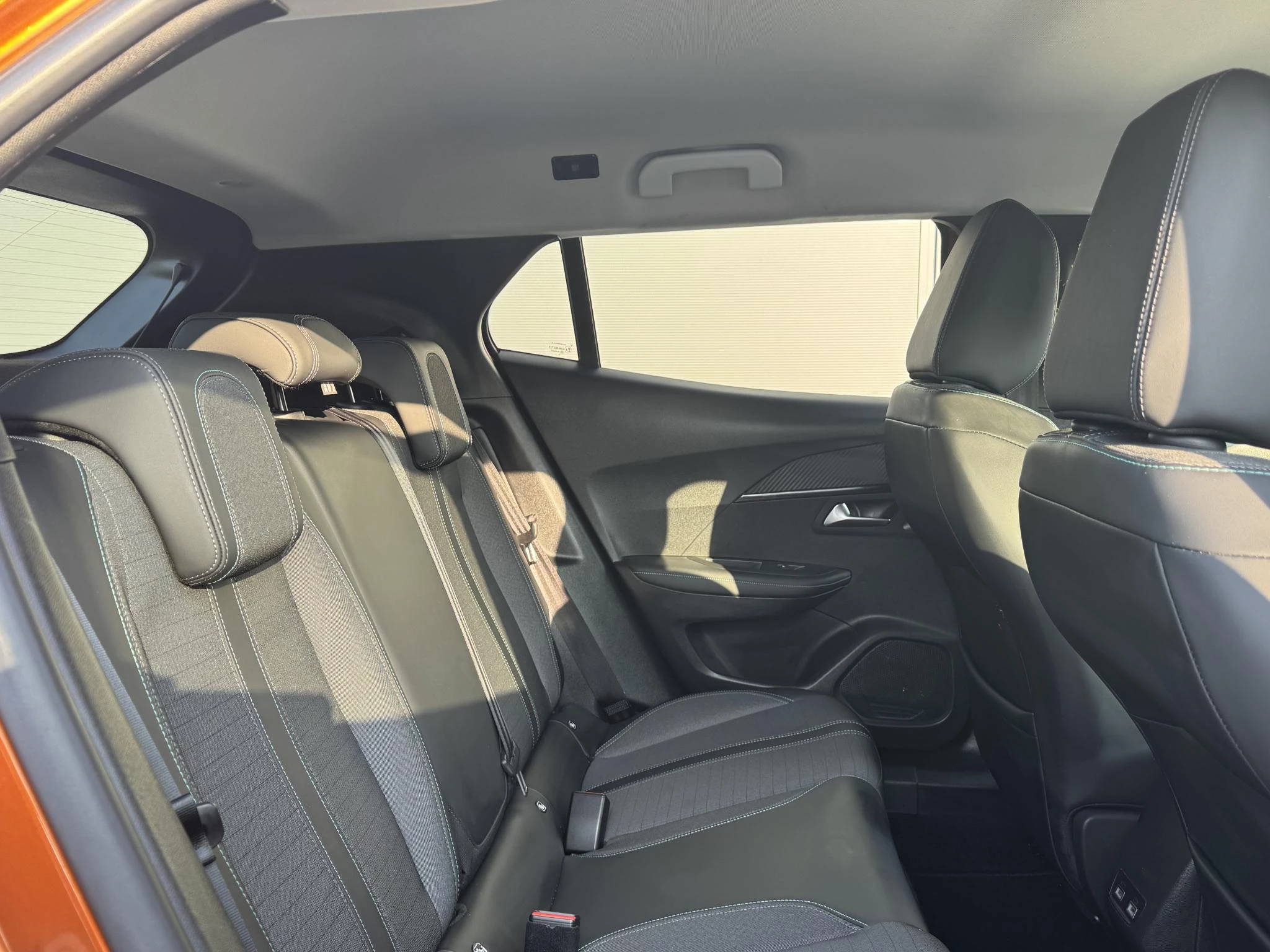 Peugeot-e-2008-image-28