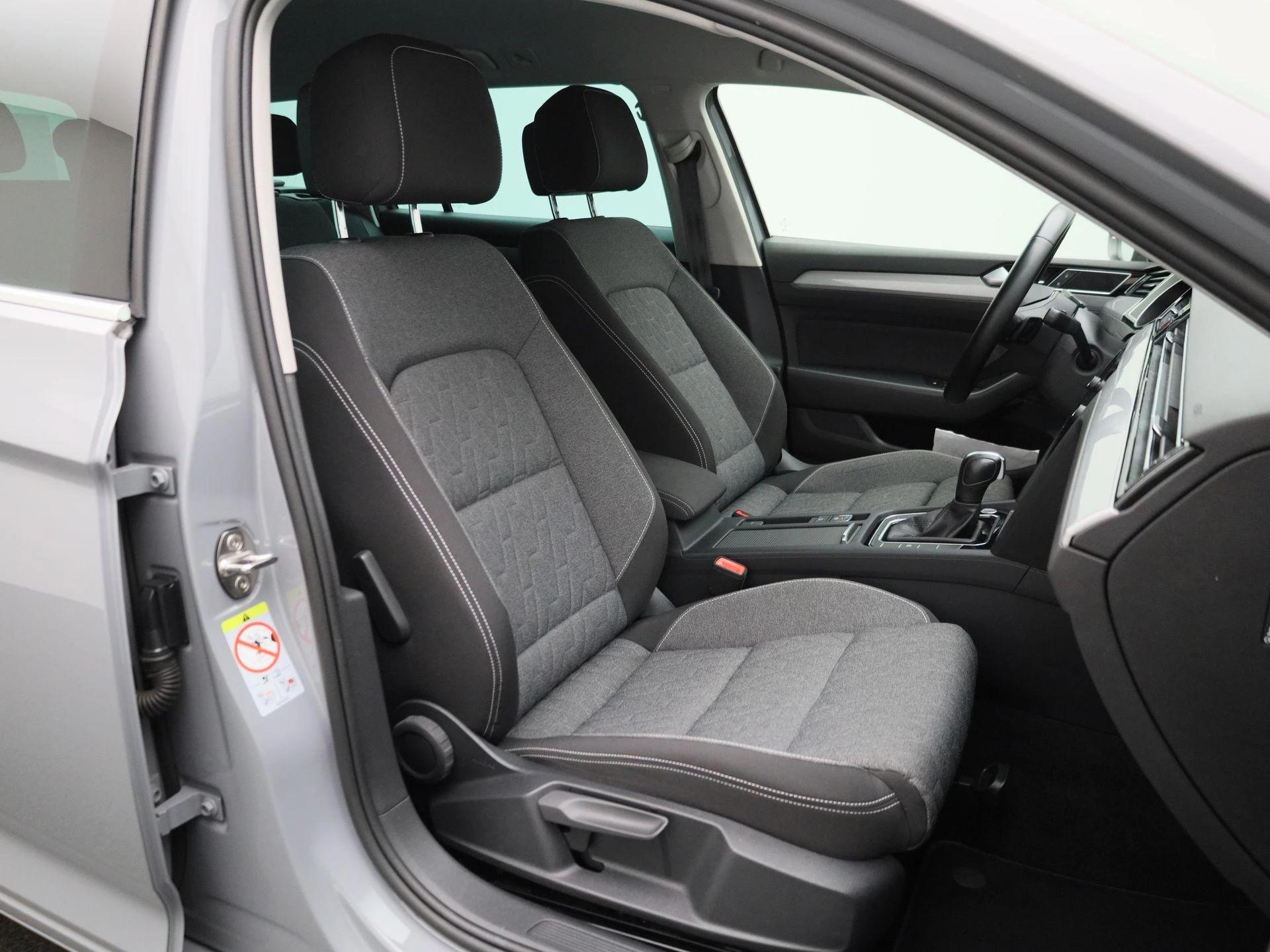 Volkswagen-Passat-image-31