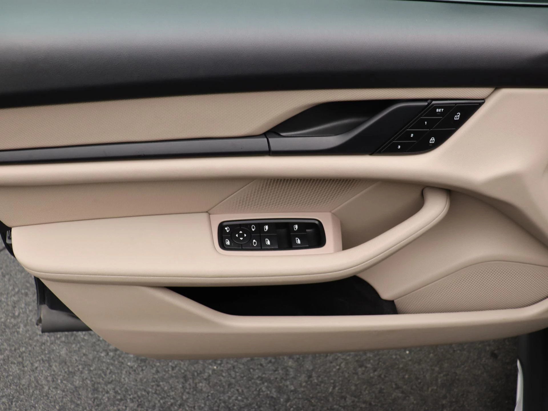 Porsche-Taycan-image-9