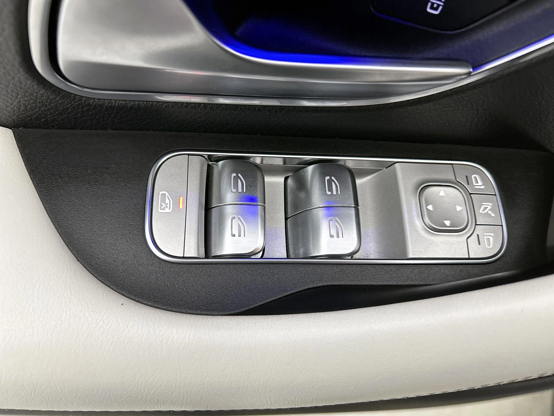 Mercedes-Benz-GLE-image-44