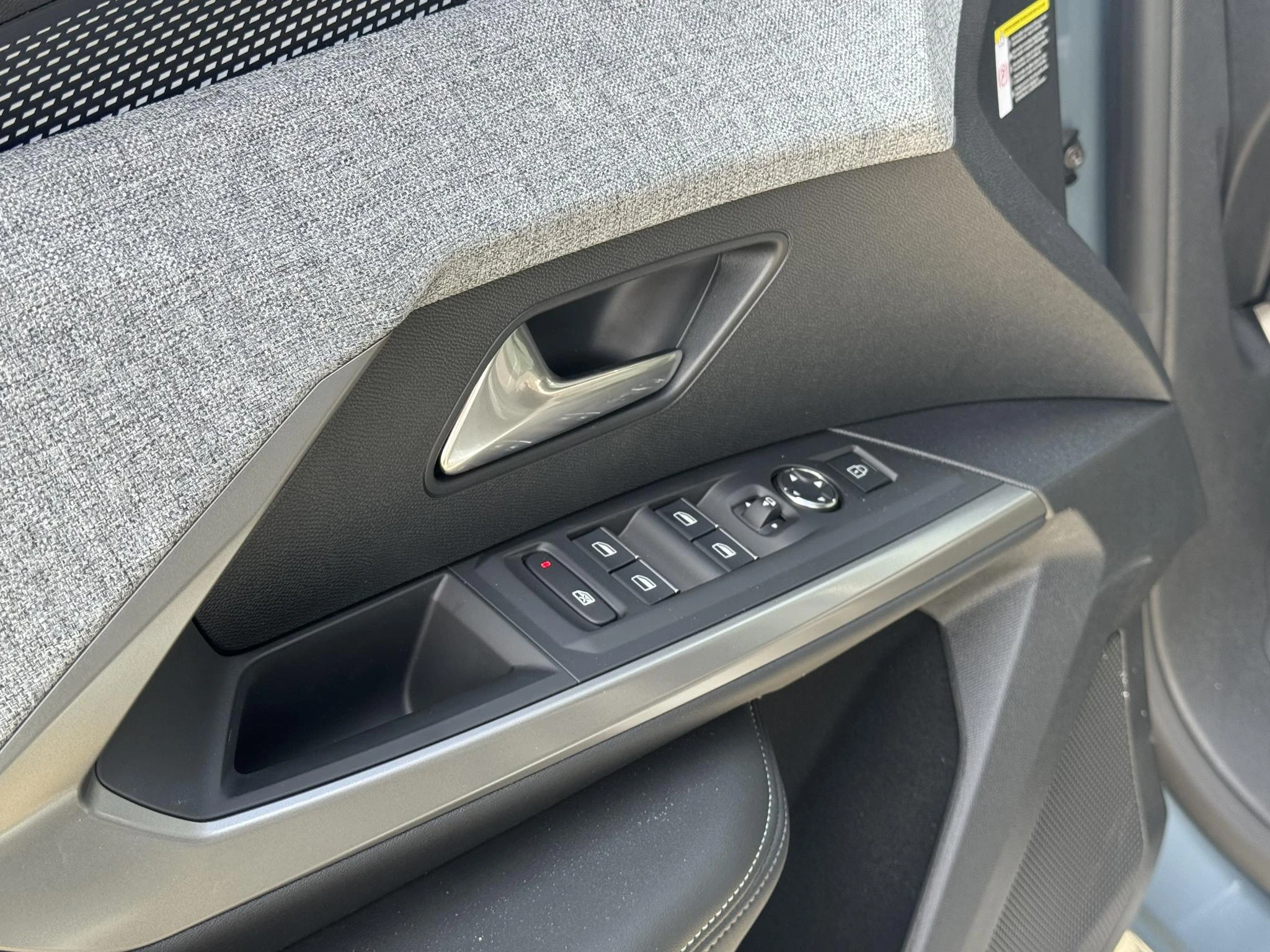 Peugeot-e-3008-image-21