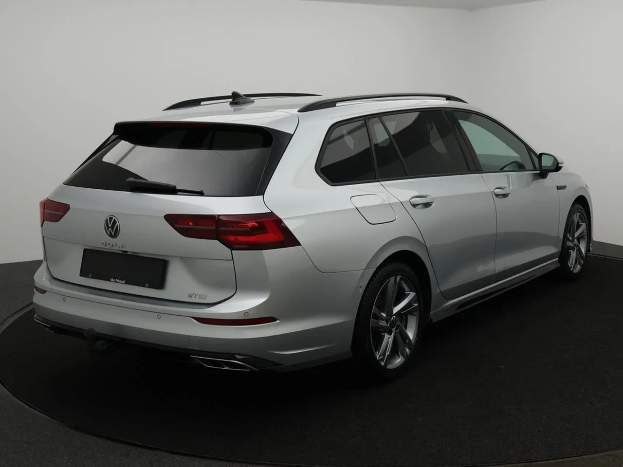 Volkswagen-Golf-image-11
