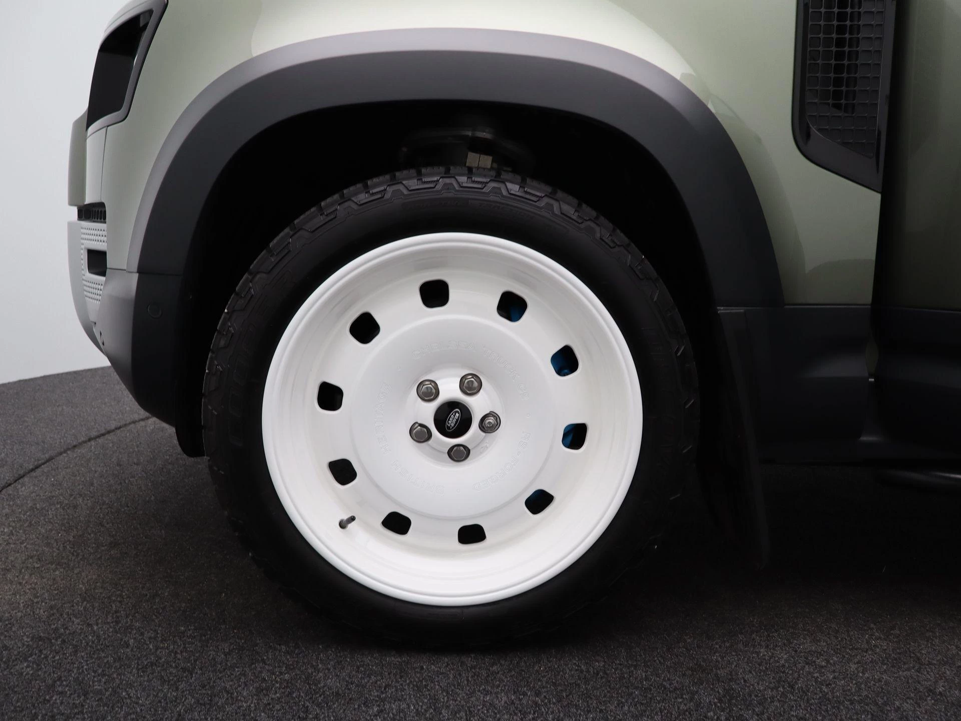 Land Rover-Defender-image-17