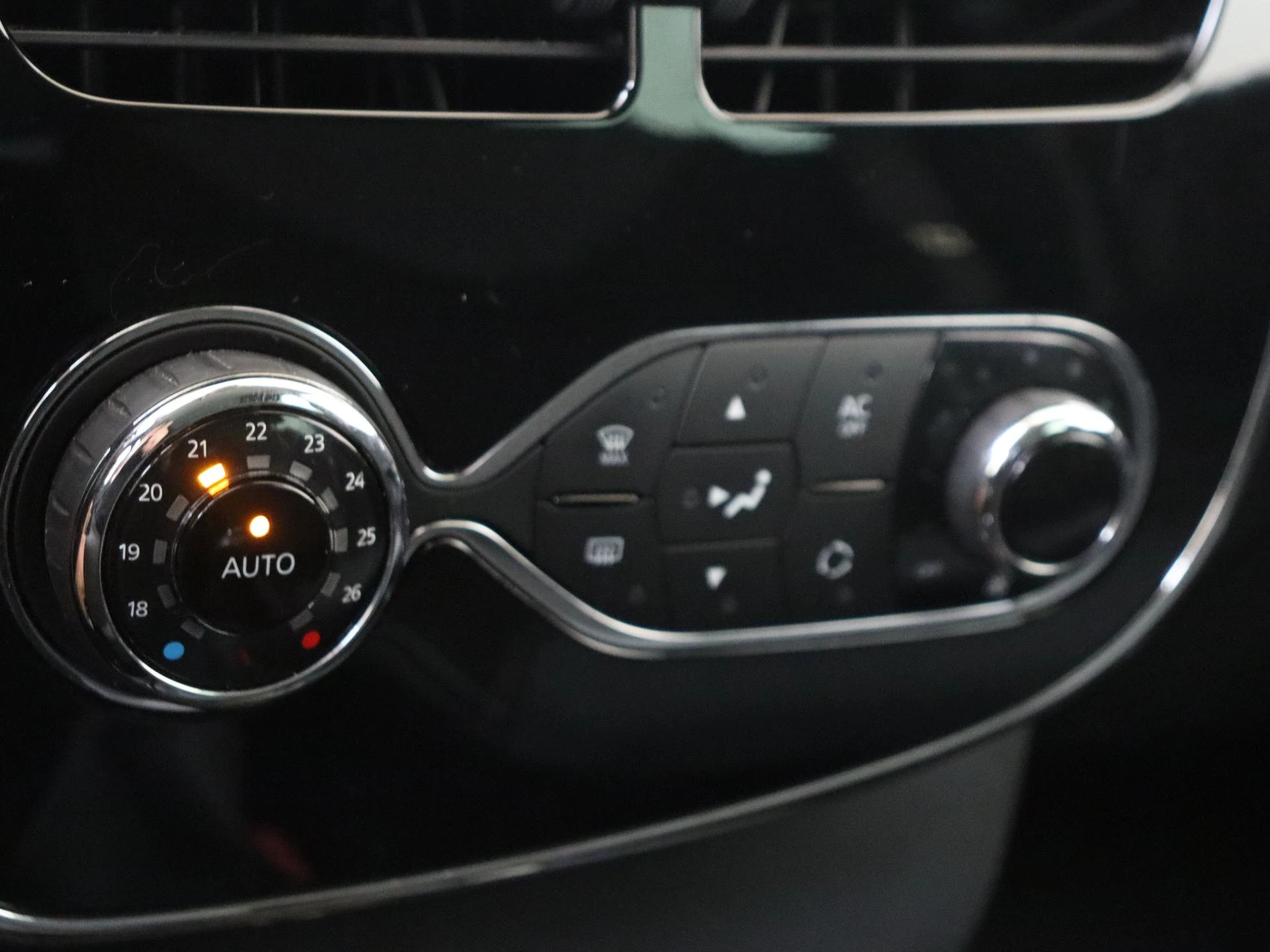 Renault-Clio-image-22