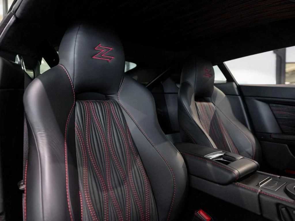 Aston Martin-V12 Vantage-image-12