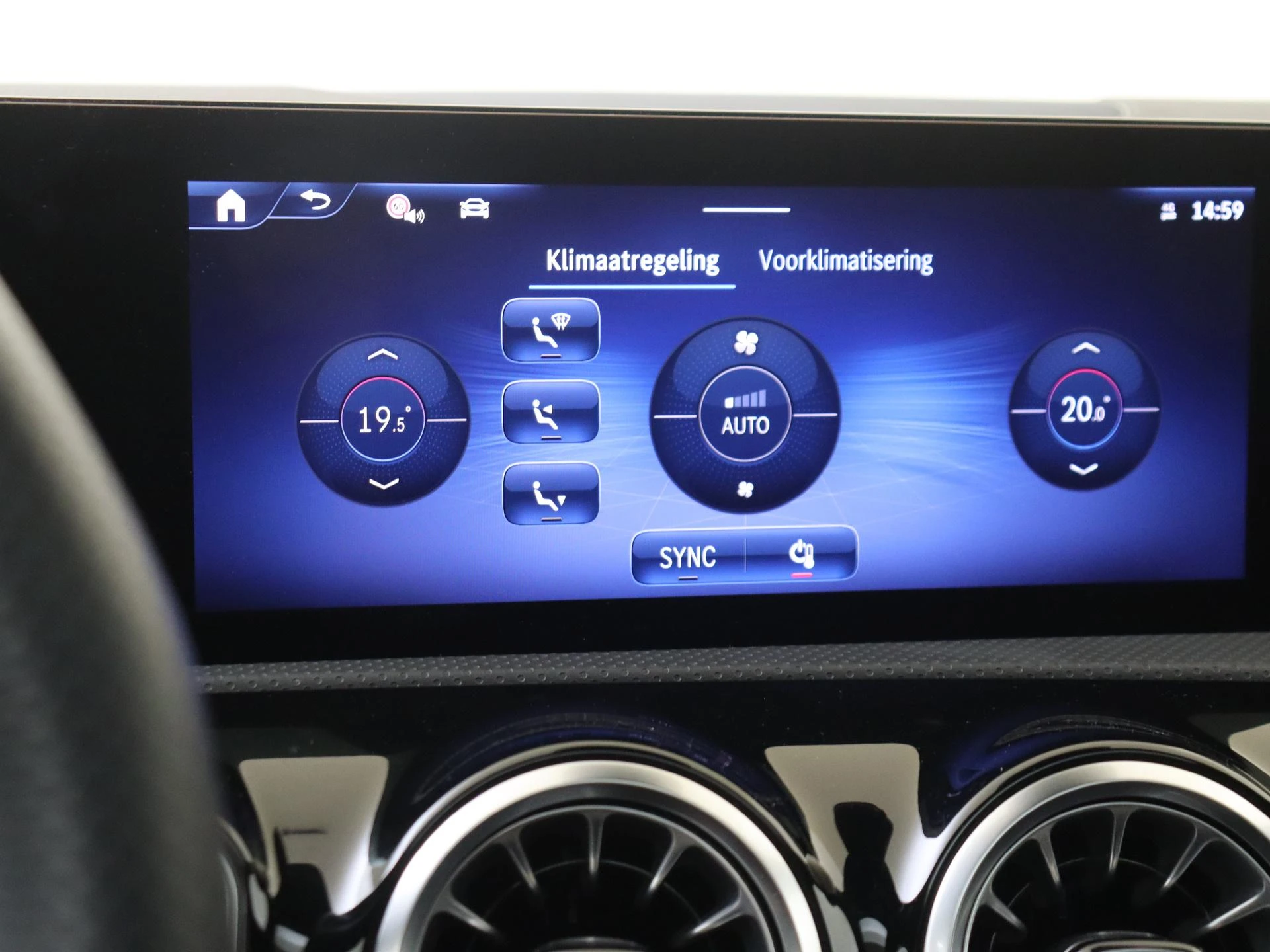 Mercedes-Benz-CLA-image-17