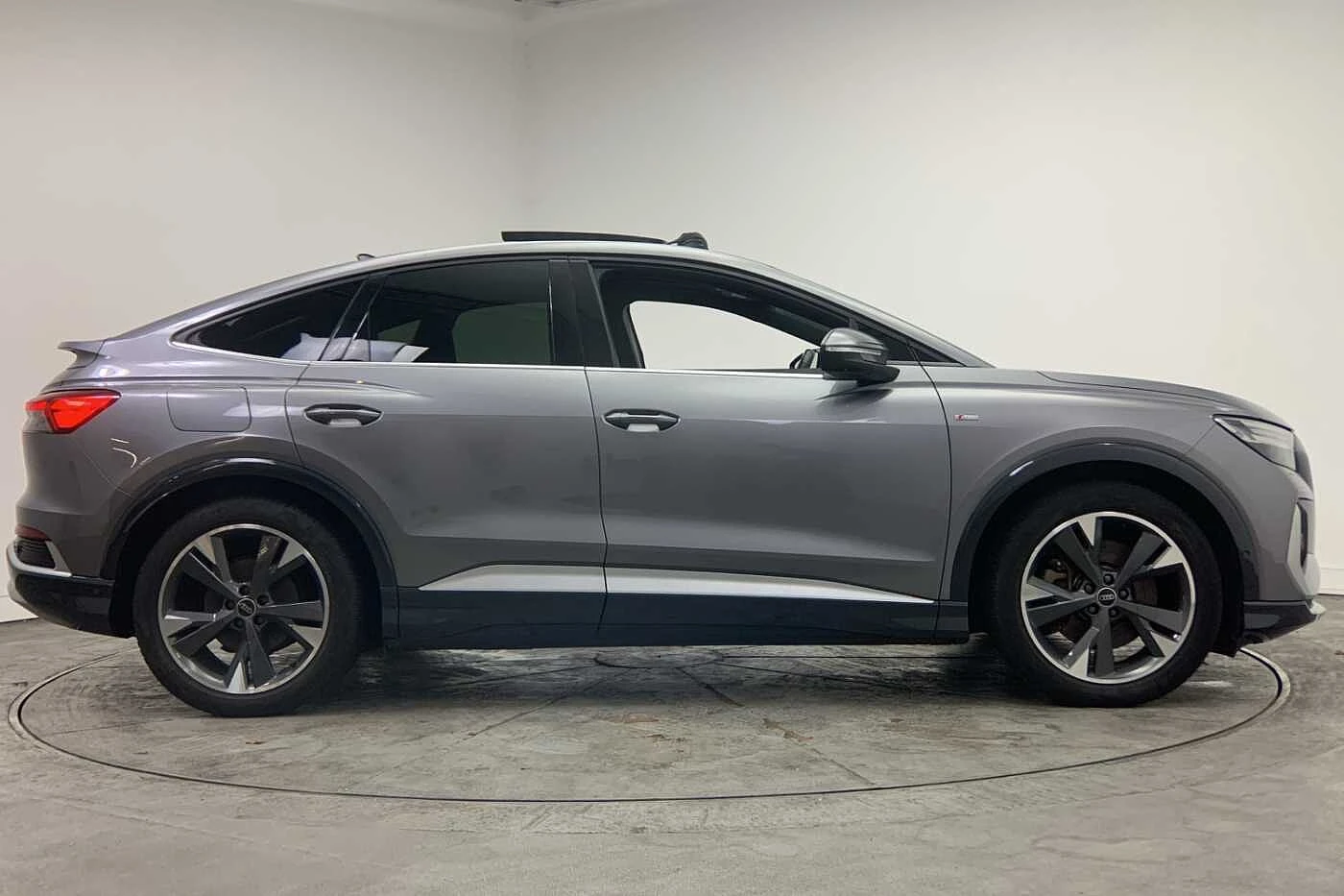 Audi-Q4 Sportback e-tron-image-3