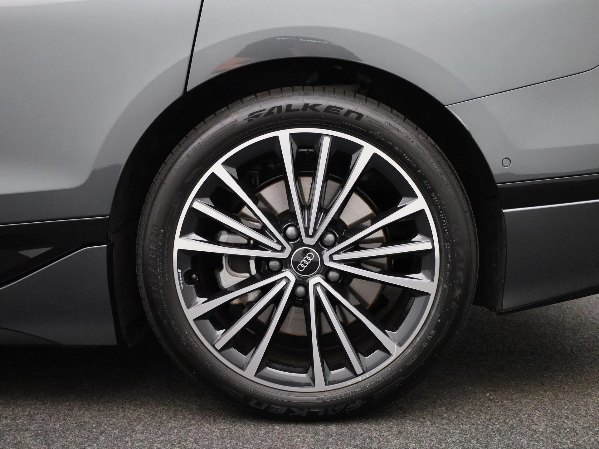 Audi-A6 Avant e-tron-image-12