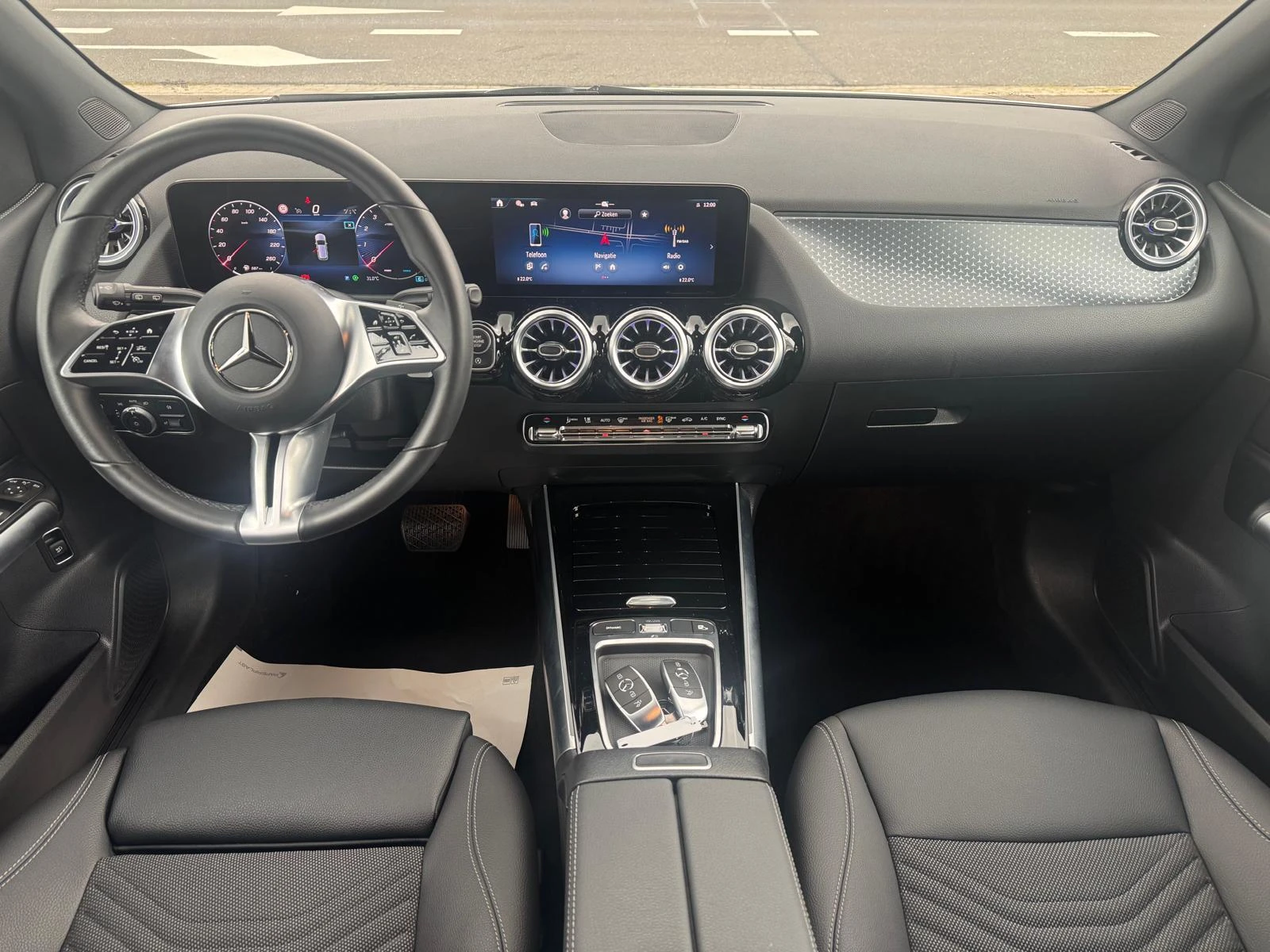 Mercedes-Benz-B-Klasse-image-24
