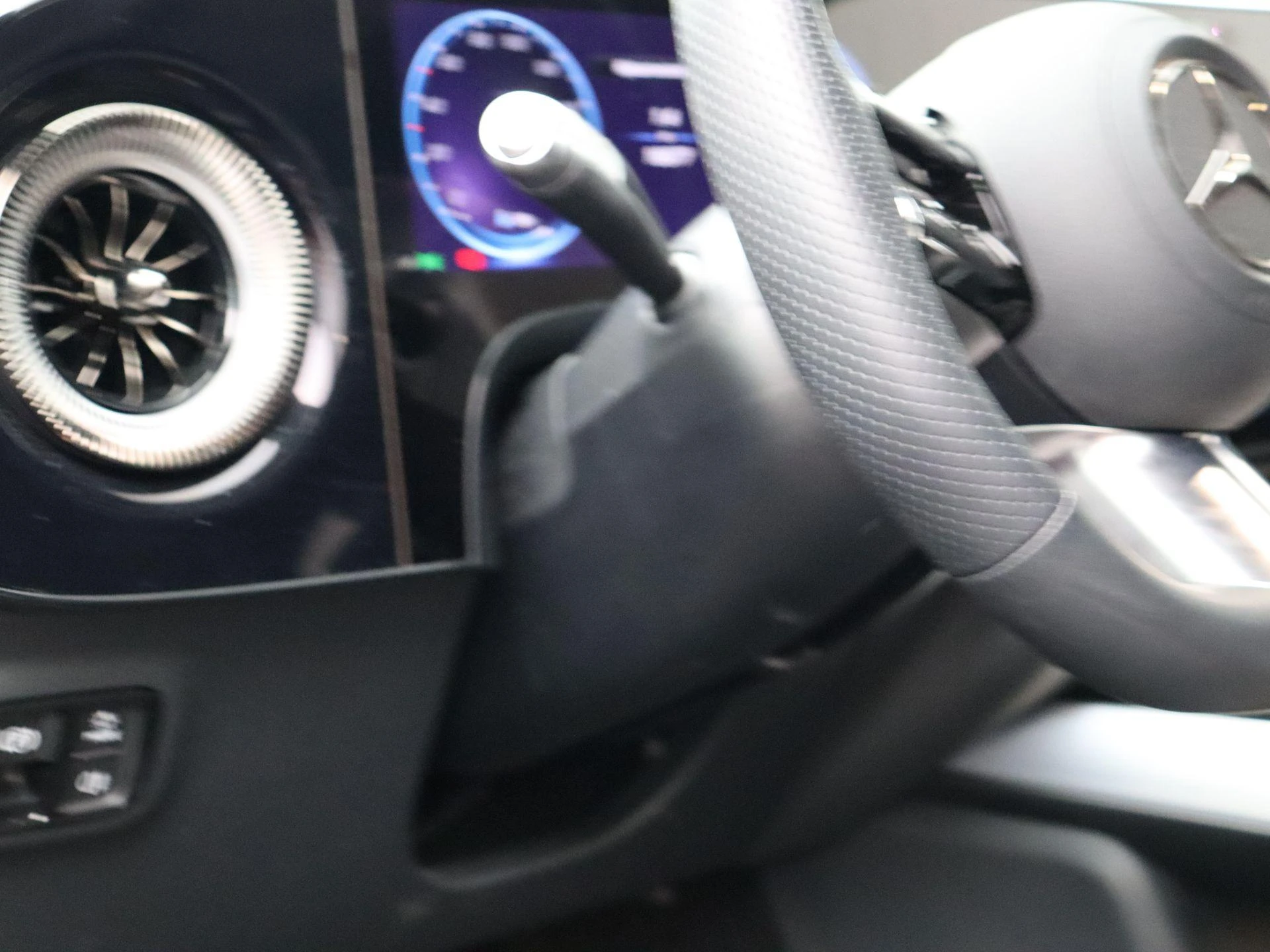Mercedes-Benz-CLA-image-10