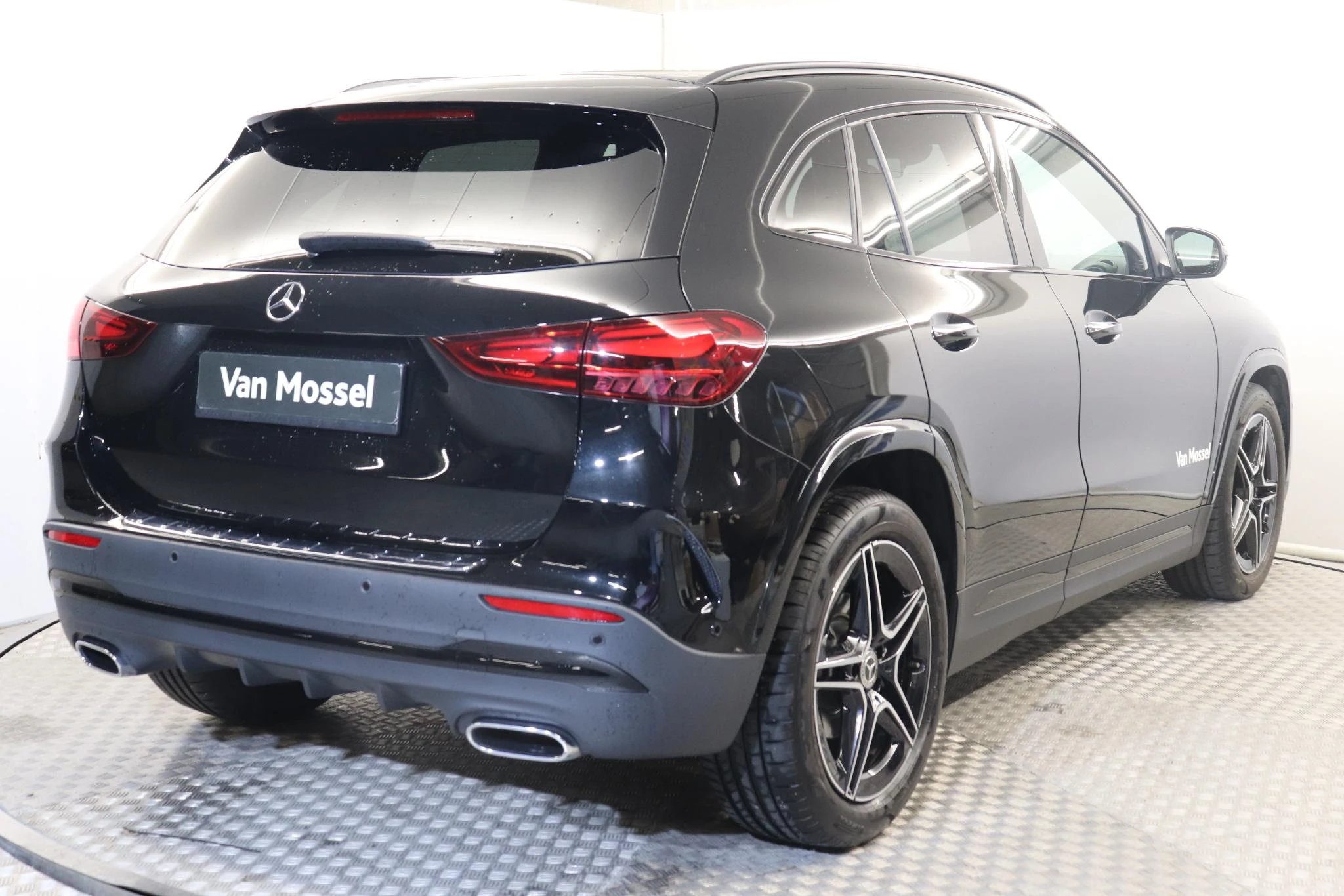 Mercedes-Benz-GLA-image-3