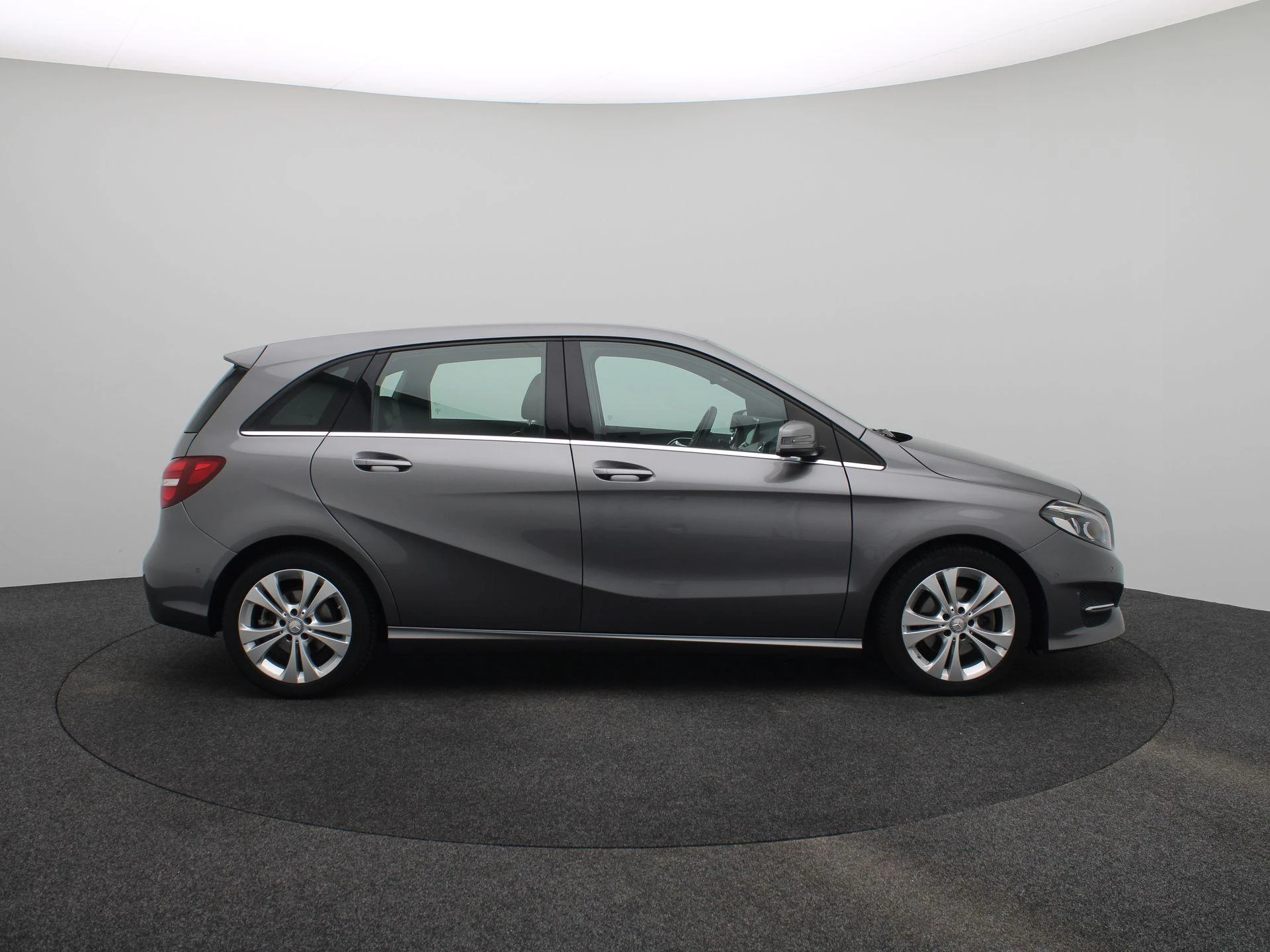 Mercedes-Benz-B-Klasse-image-5