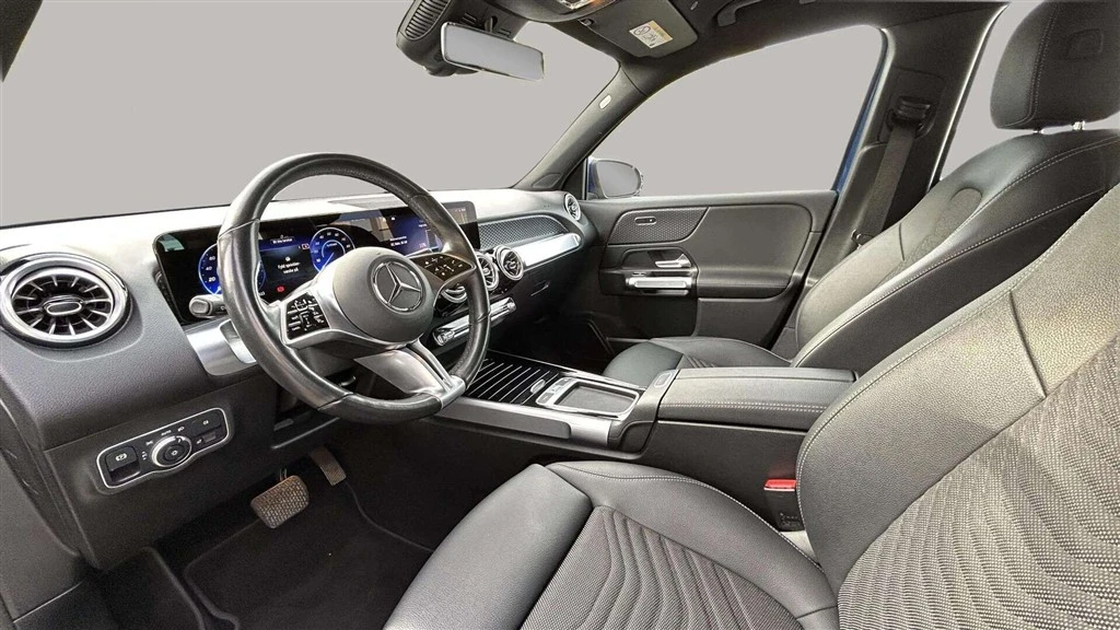 Mercedes-Benz-EQB-image-9