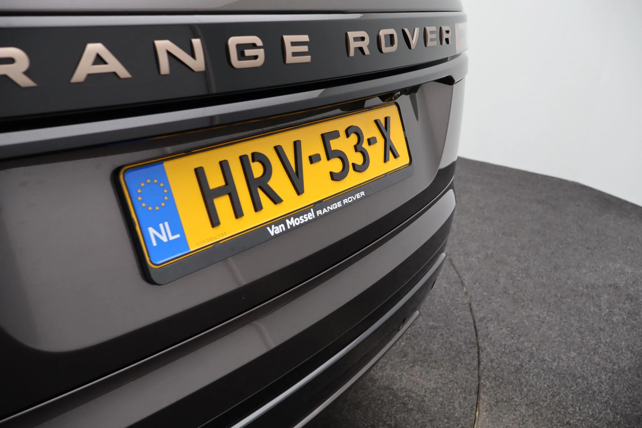 Land Rover-Range Rover Velar-image-45