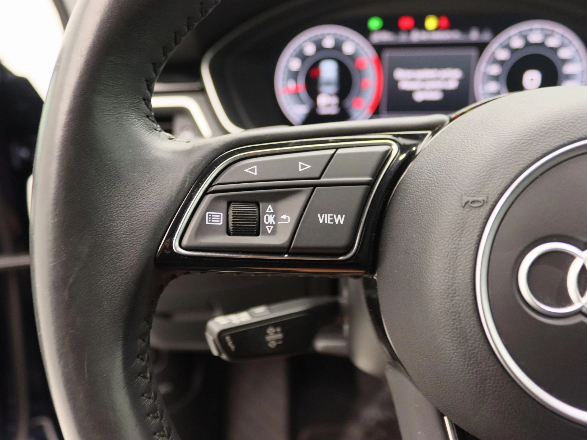 Audi A4 Limousine 35 TFSI Launch edition Business