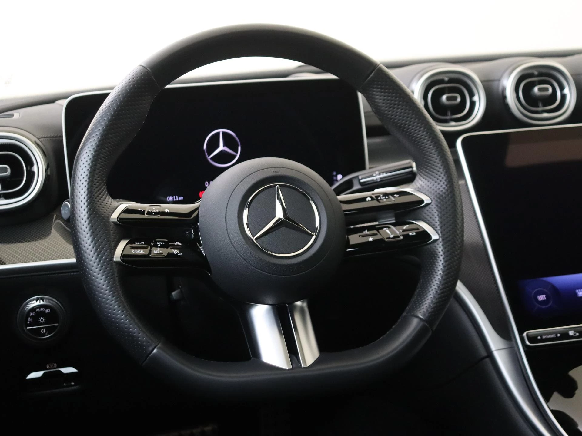 Mercedes-Benz-C-Klasse-image-14