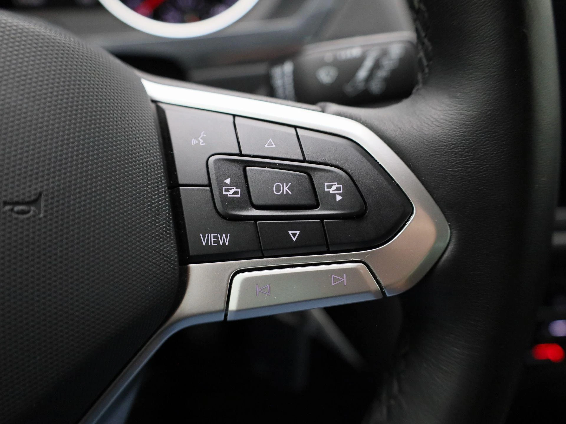 Volkswagen-Tiguan-image-16