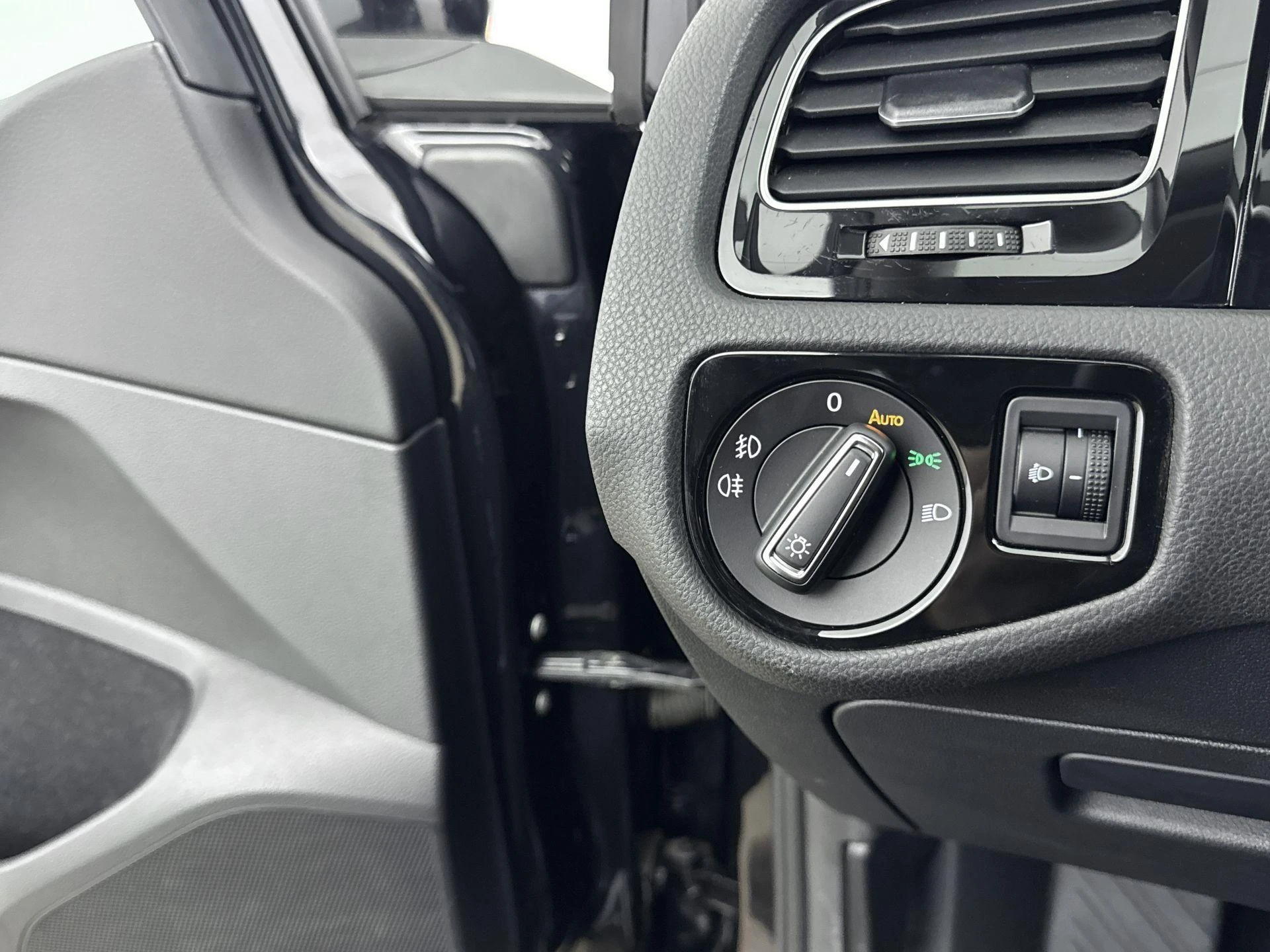Volkswagen-Golf-image-19