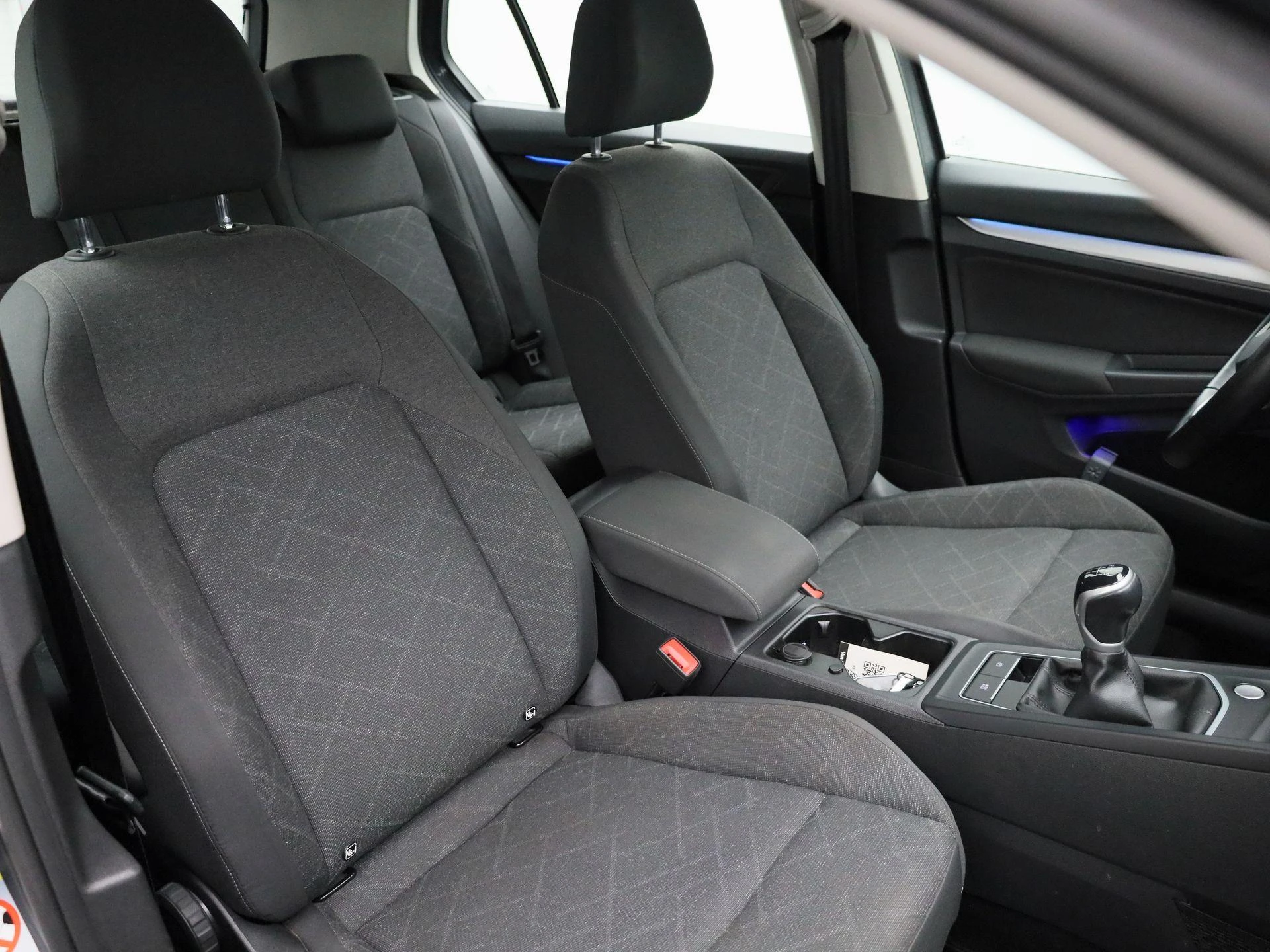 Volkswagen-Golf-image-35