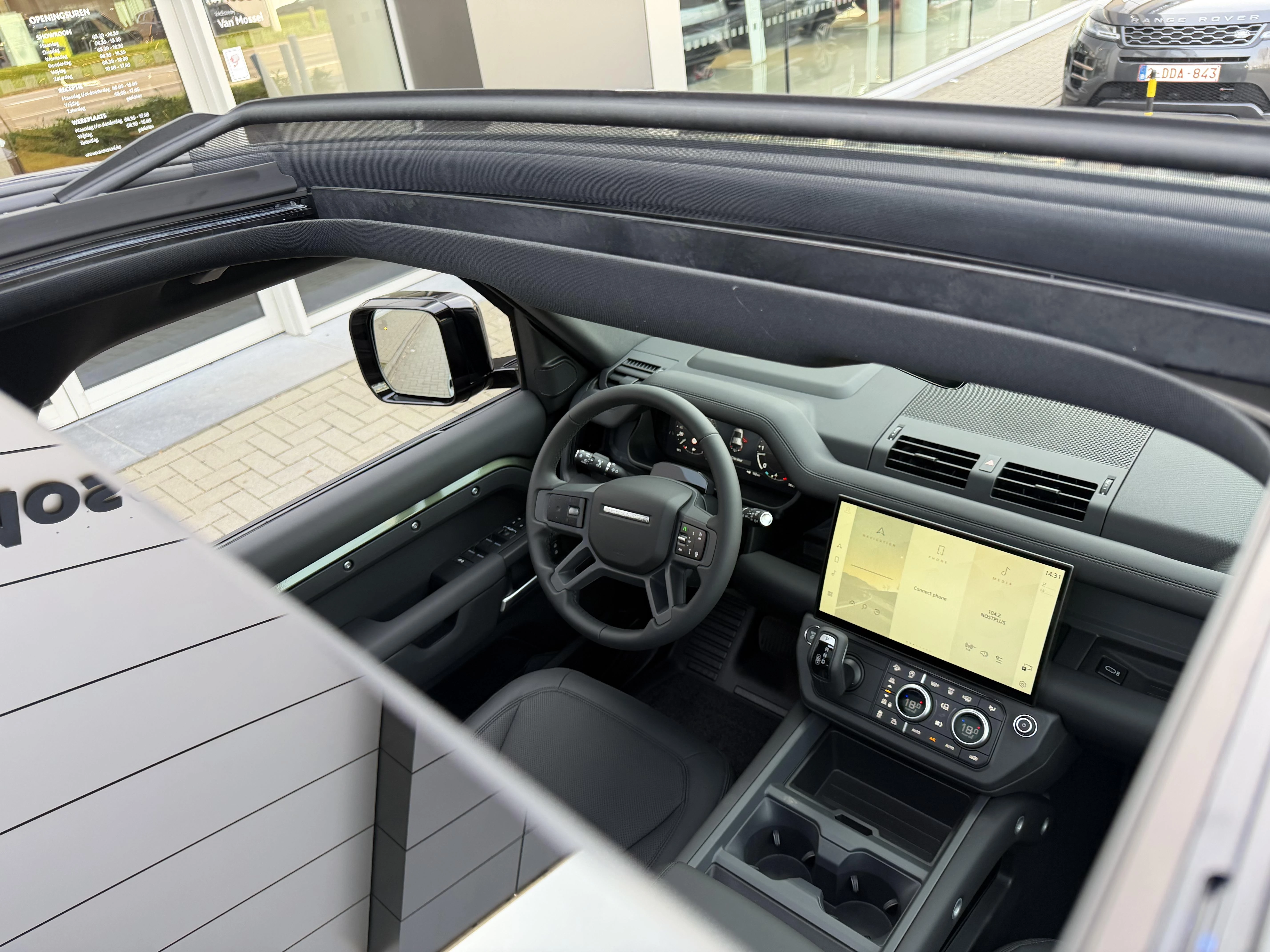 Land Rover Defender 110 D250 X-Dynamic SE AWD Auto. 26MY